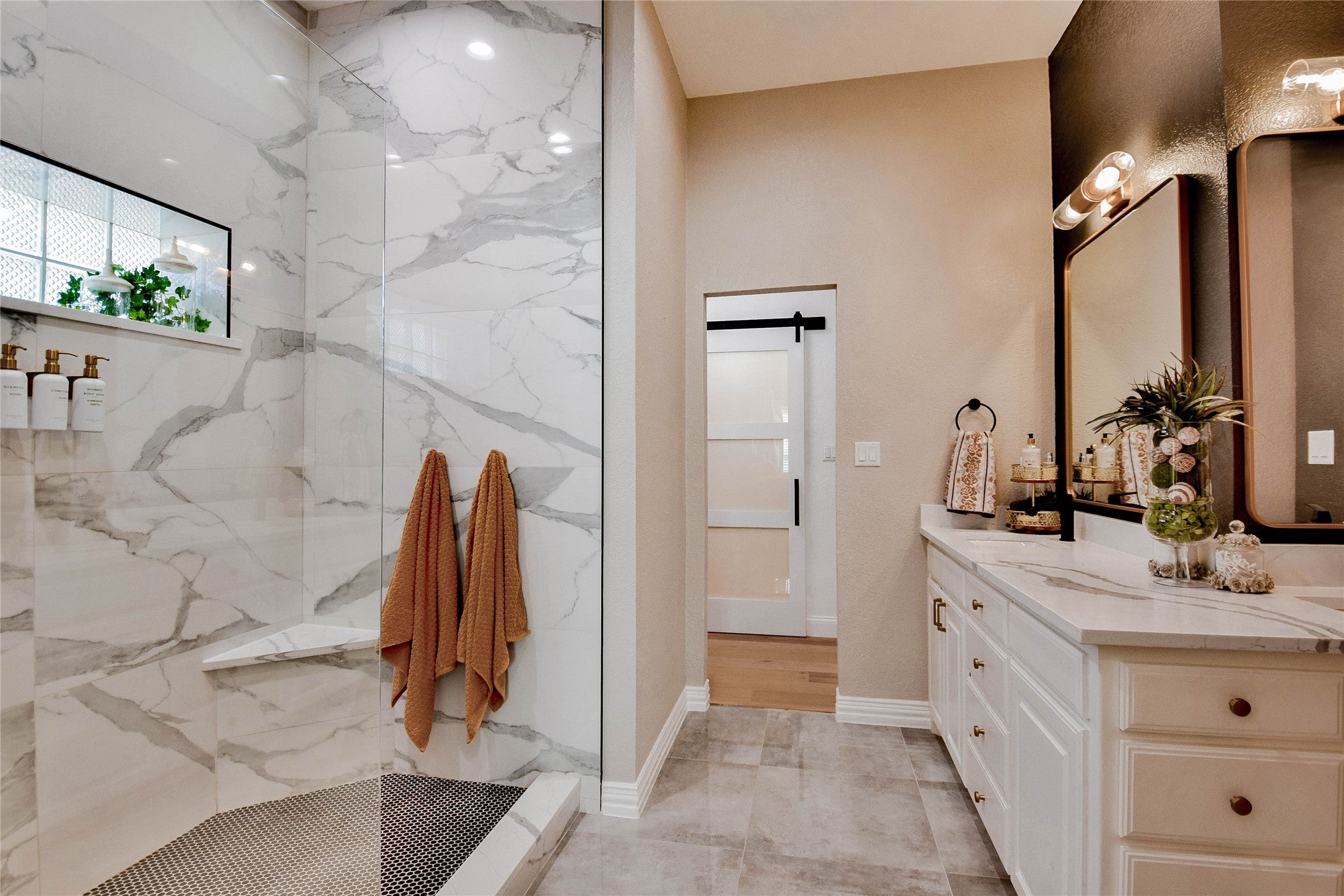 Granbury, Texas, 76048, United States, 3 Bedrooms Bedrooms, ,3 BathroomsBathrooms,Residential,Active,1988467