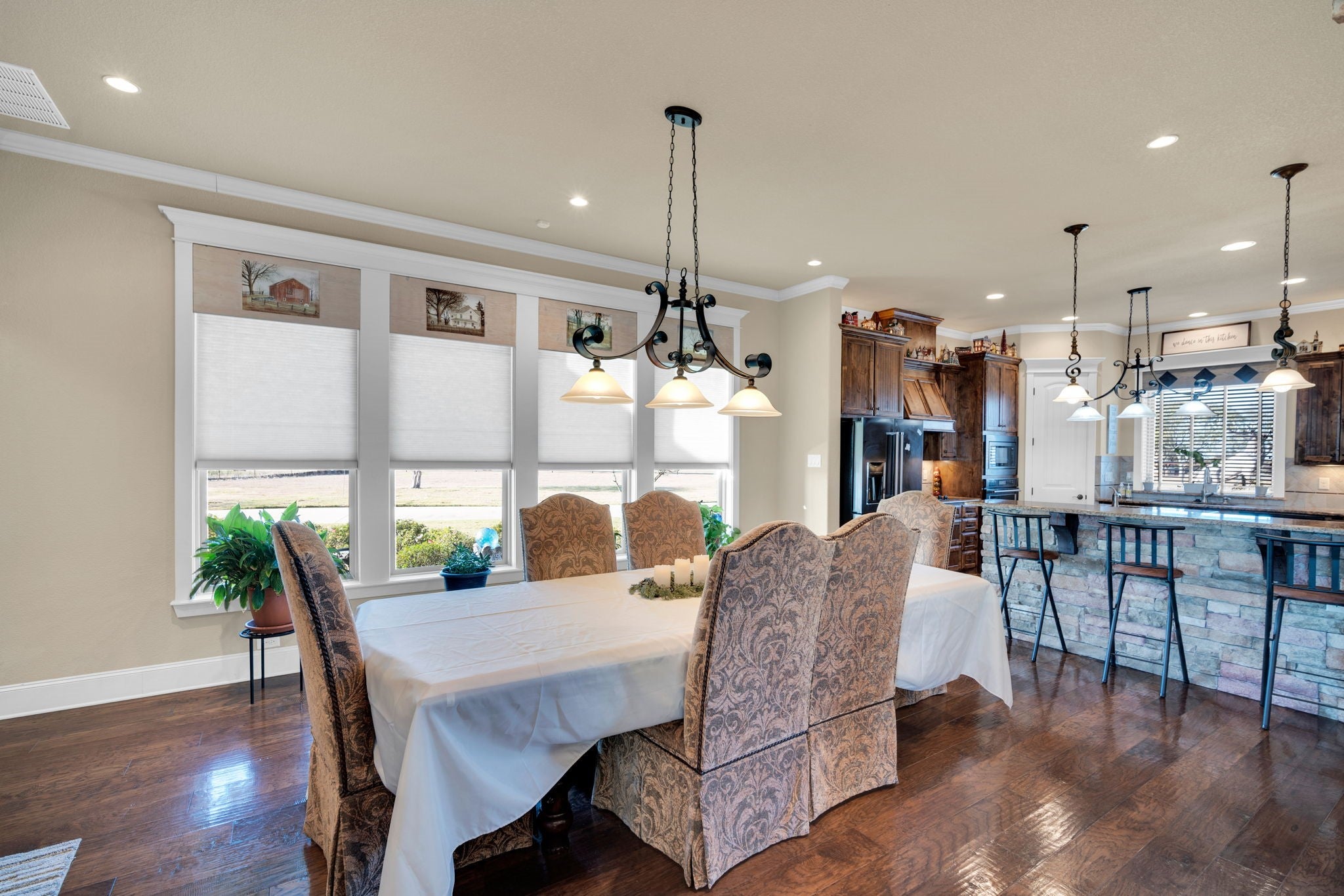 Waxahachie, Texas, 75165, United States, 3 Bedrooms Bedrooms, ,3 BathroomsBathrooms,Residential,Active,2001358