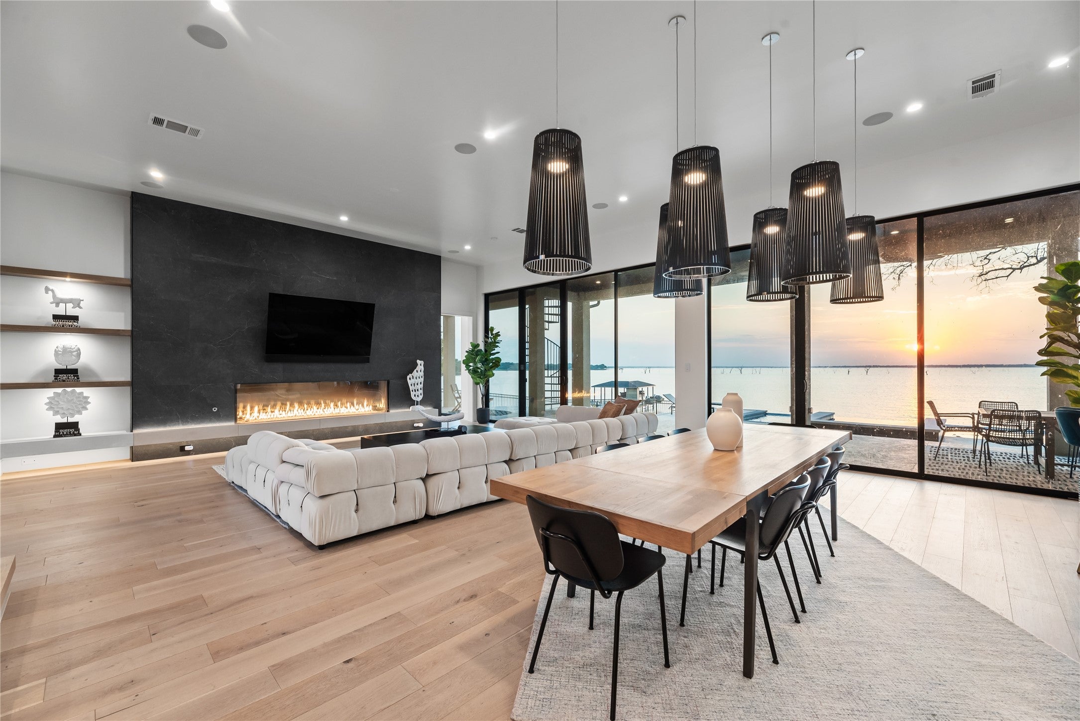 Streetman, Texas, 75859, United States, 5 Bedrooms Bedrooms, ,7 BathroomsBathrooms,Residential,Active,1988712