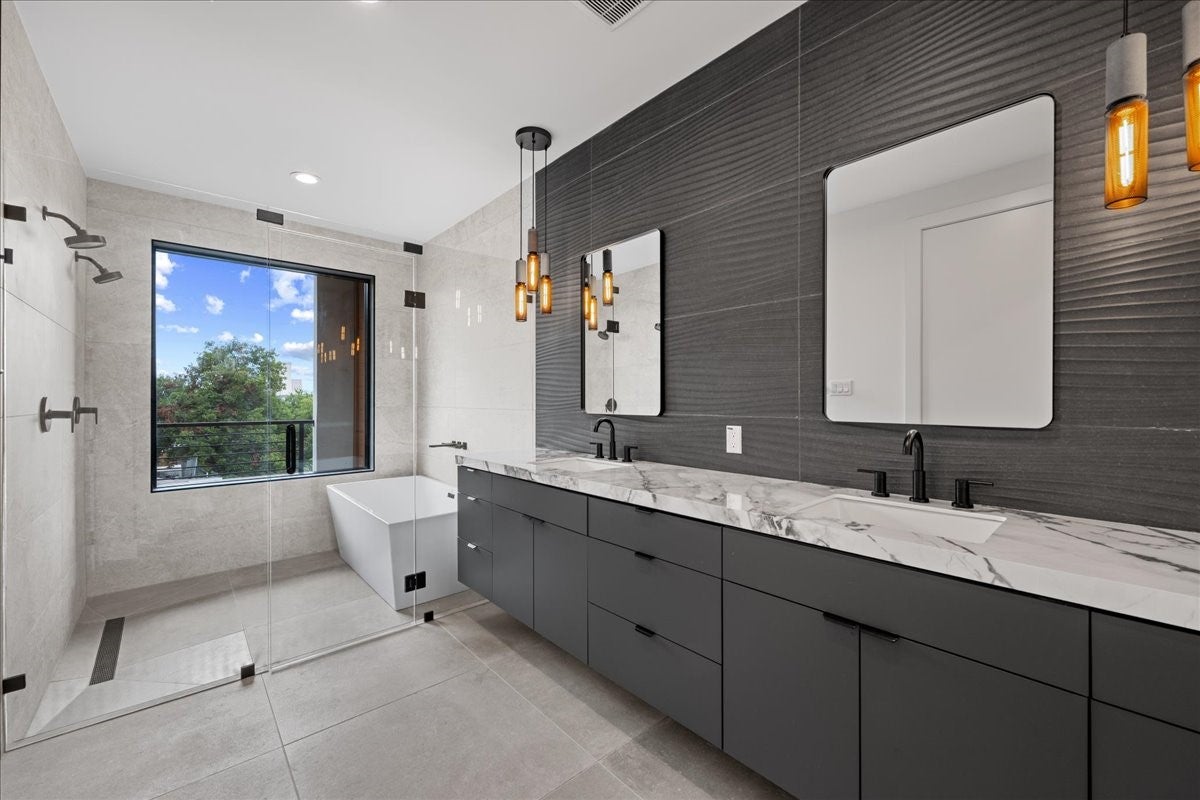 Dallas, Texas, 75204, United States, 4 Bedrooms Bedrooms, ,4 BathroomsBathrooms,Residential,Active,1929655