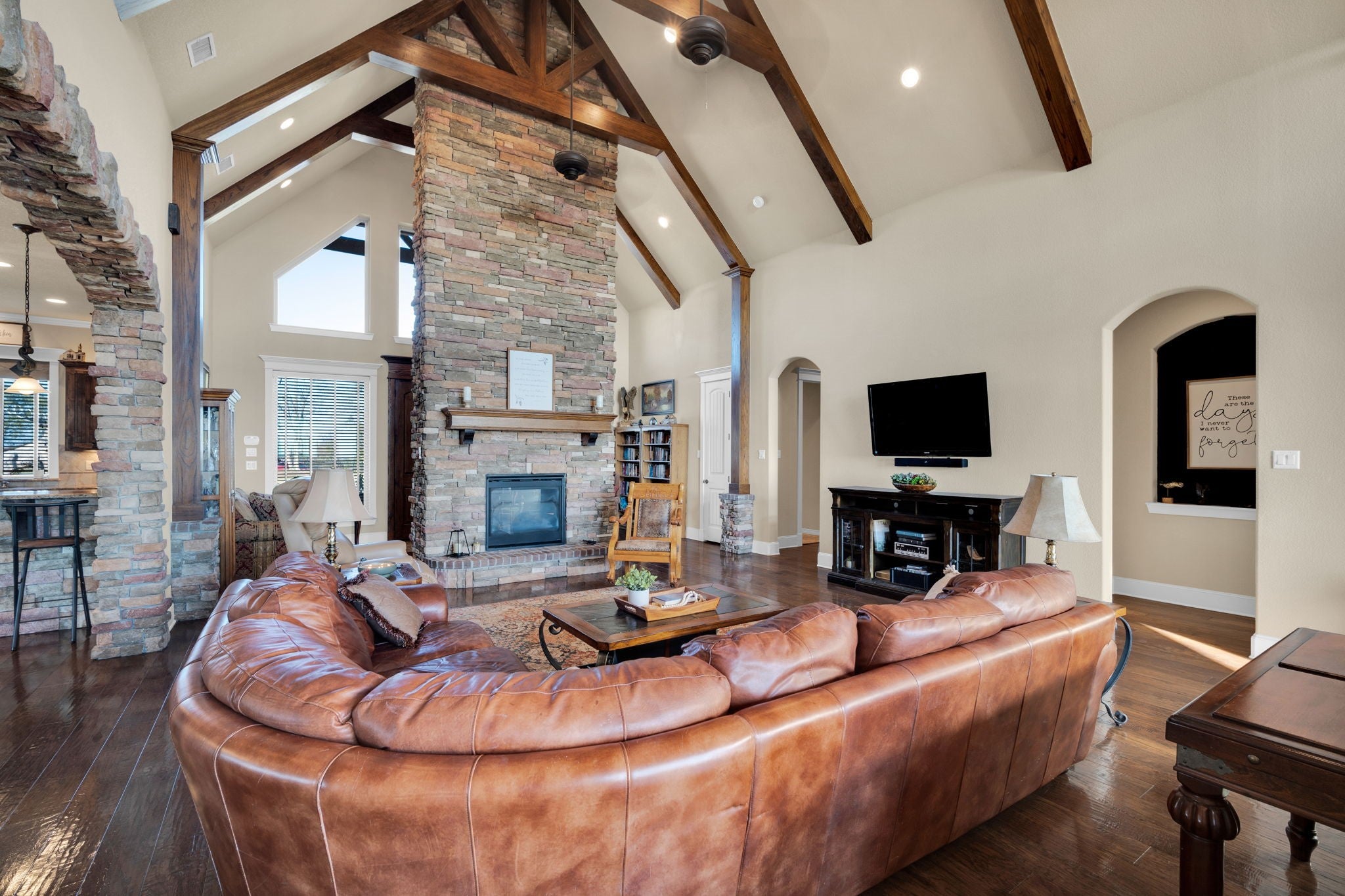 Waxahachie, Texas, 75165, United States, 3 Bedrooms Bedrooms, ,3 BathroomsBathrooms,Residential,Active,2001358