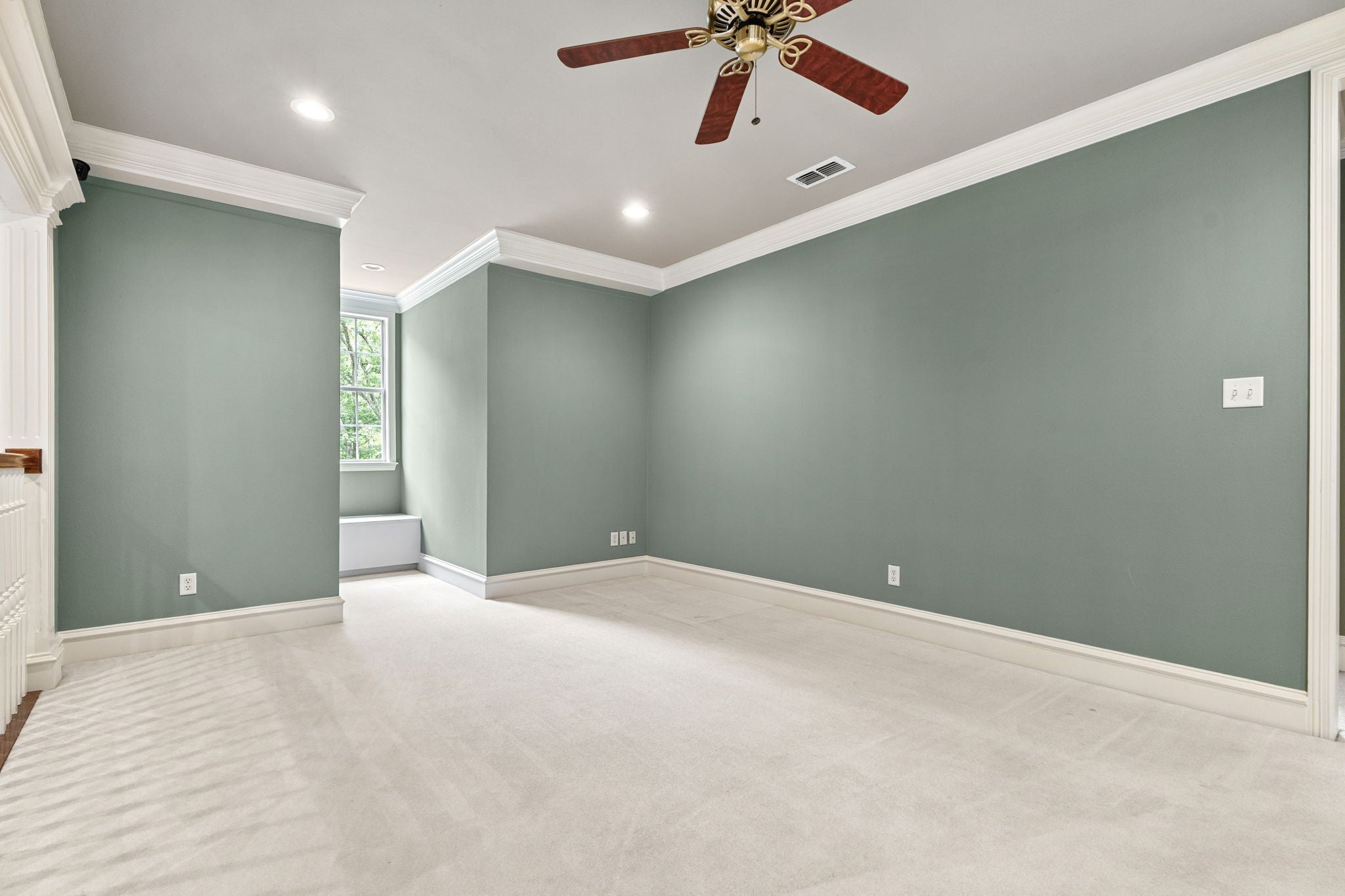 Tyler, Texas, 75703, United States, 3 Bedrooms Bedrooms, ,5 BathroomsBathrooms,Residential,Active,1892605