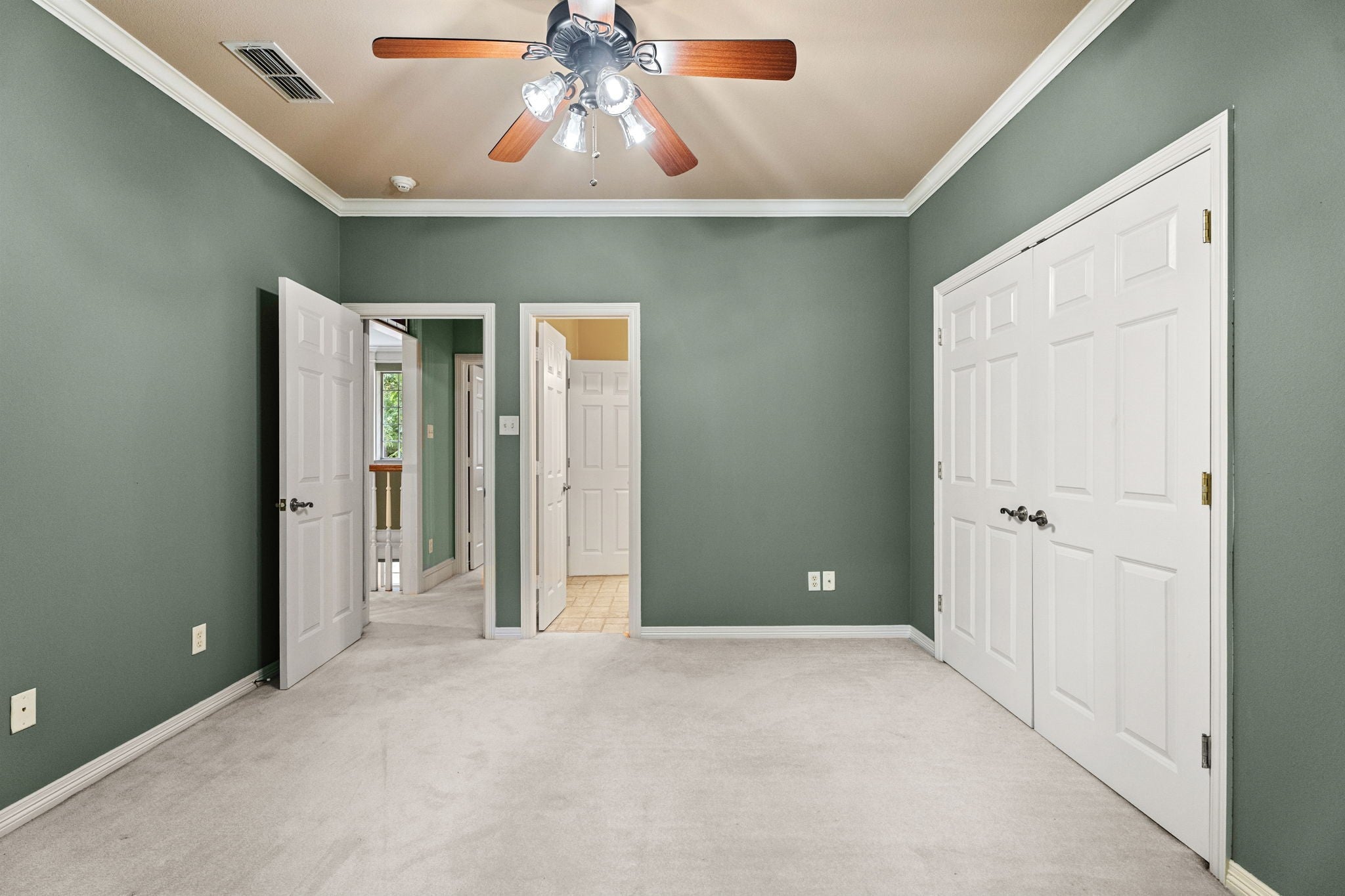 Tyler, Texas, 75703, United States, 3 Bedrooms Bedrooms, ,5 BathroomsBathrooms,Residential,Active,1892605