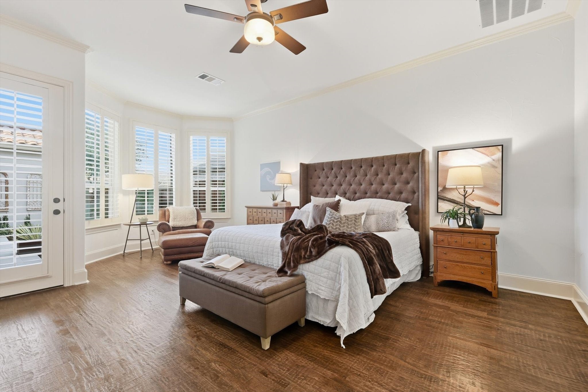 Carrollton, Texas, 75010, United States, 4 Bedrooms Bedrooms, ,7 BathroomsBathrooms,Residential,Active,1960128