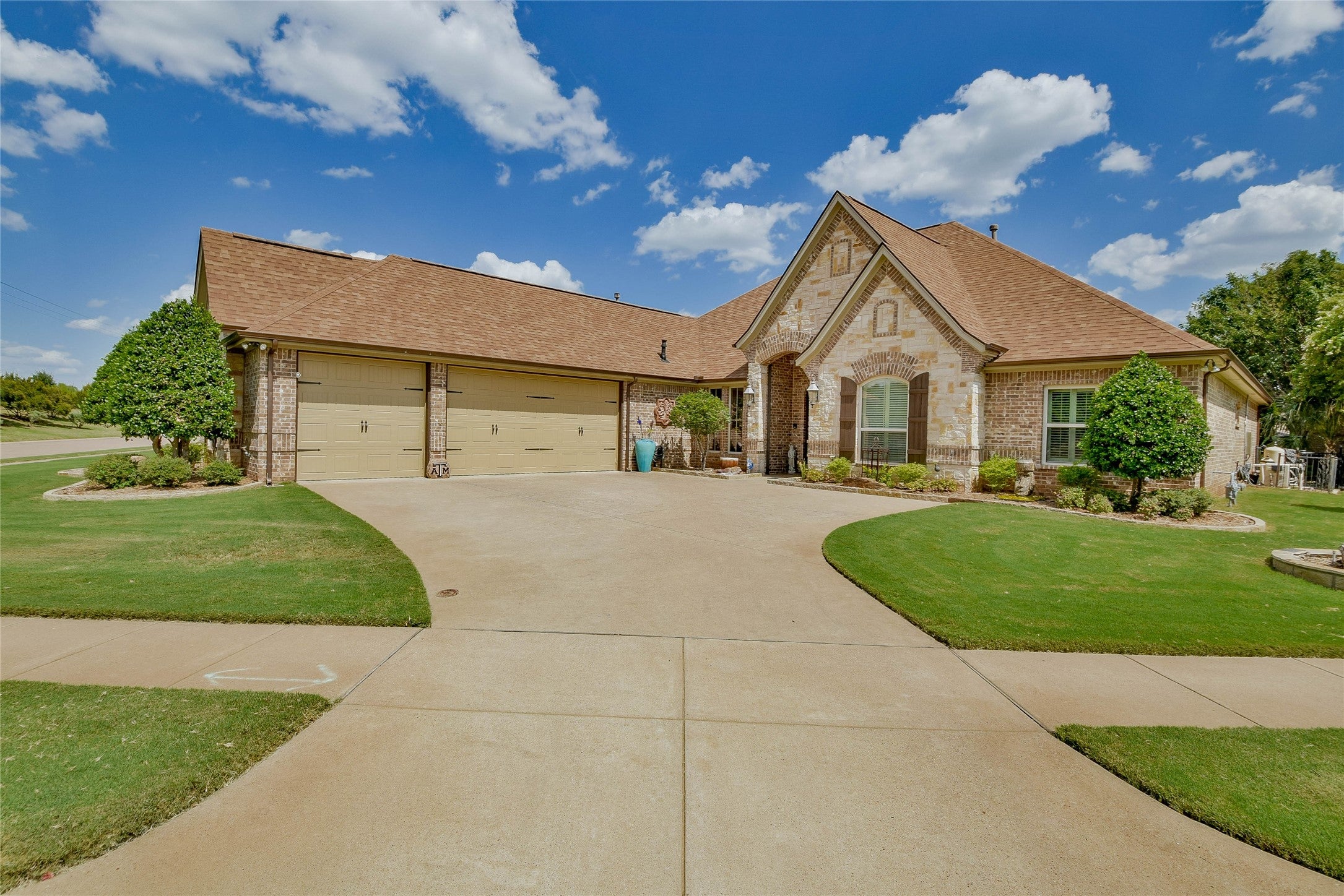 Granbury, Texas, 76048, United States, 4 Bedrooms Bedrooms, ,3 BathroomsBathrooms,Residential,Active,1929707