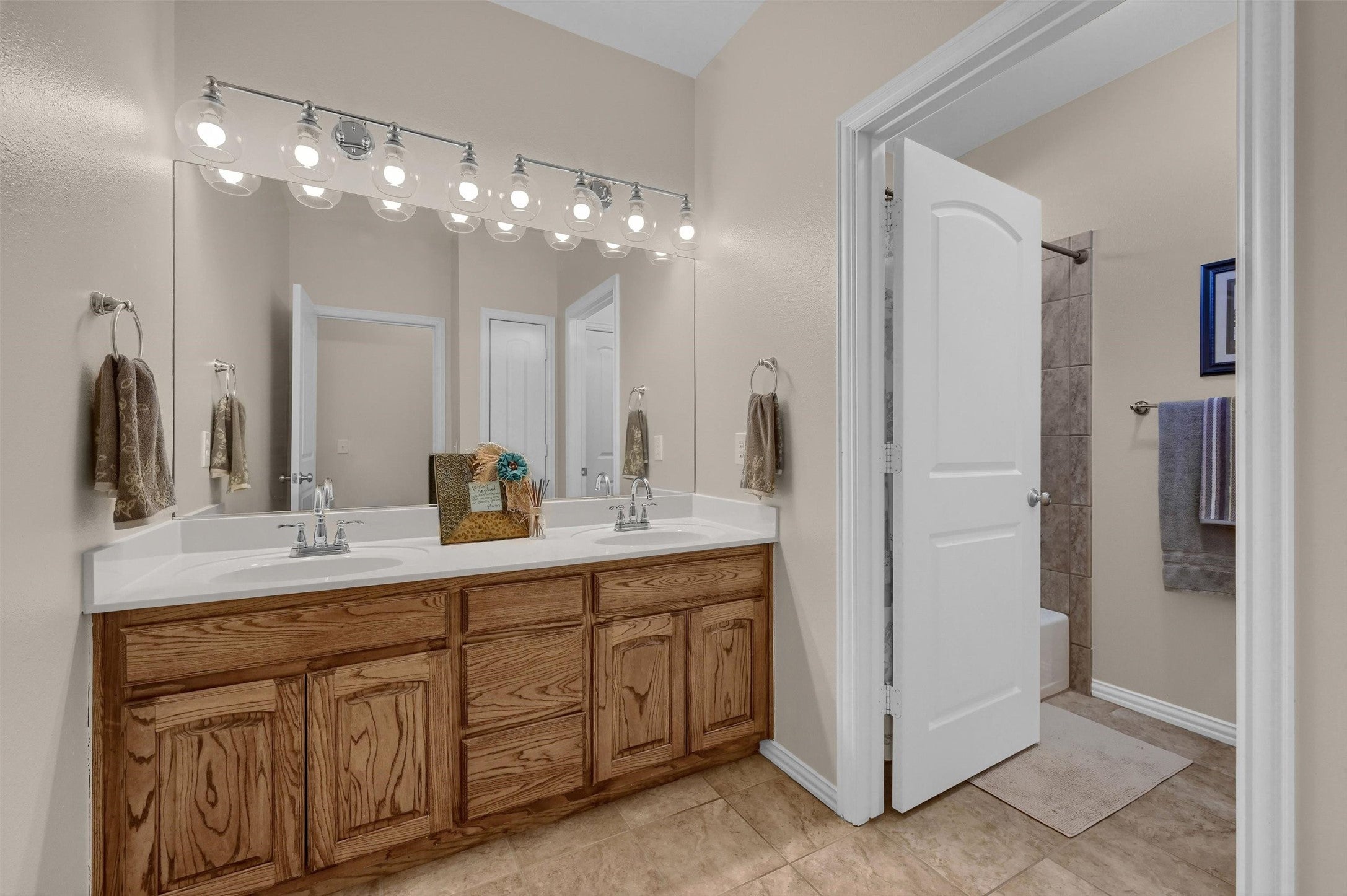 Tioga, Texas, 76271, United States, ,7 BathroomsBathrooms,Residential,Active,1841304