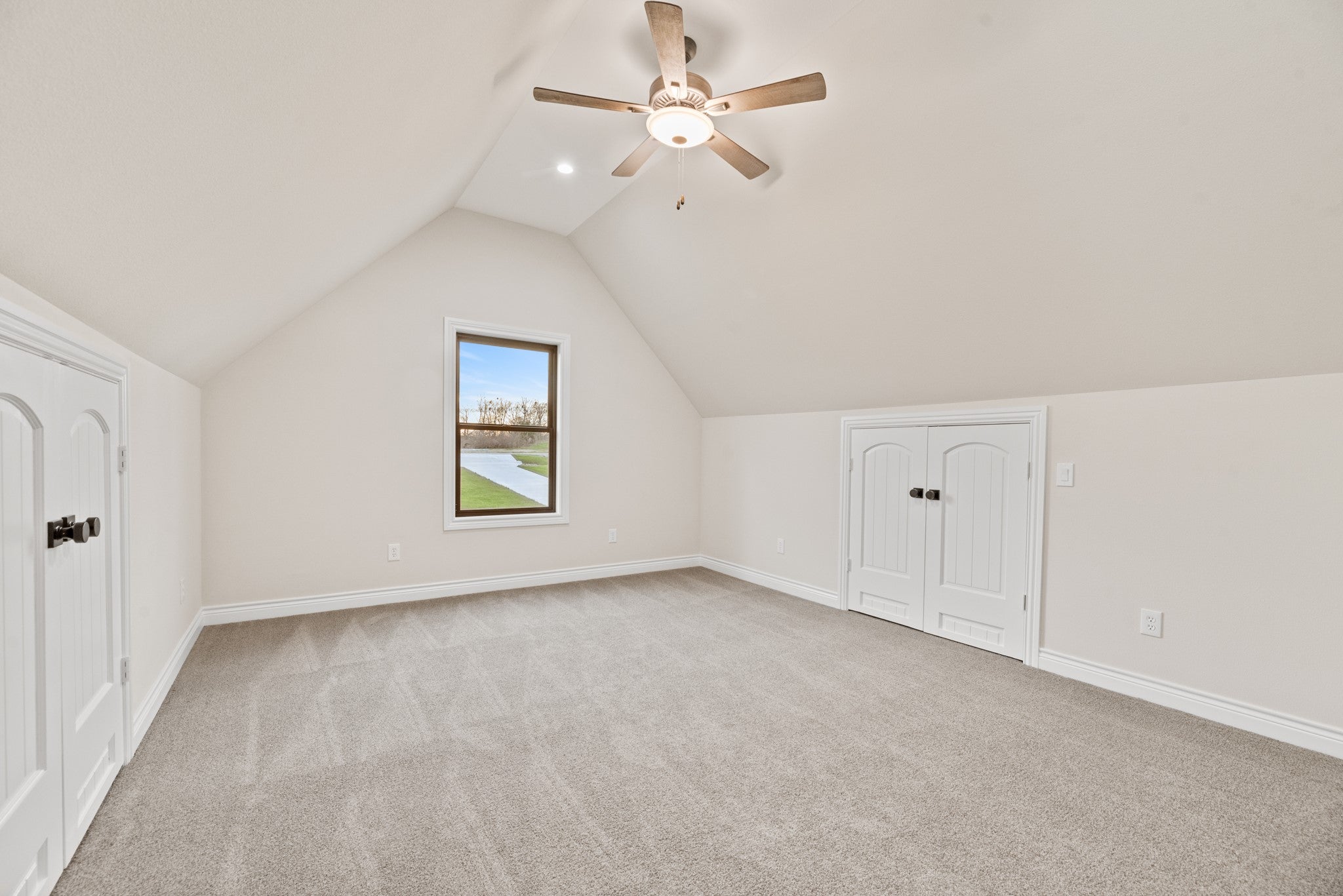 Corsicana, Texas, 75109, United States, 6 Bedrooms Bedrooms, ,7 BathroomsBathrooms,Residential,Active,1798111