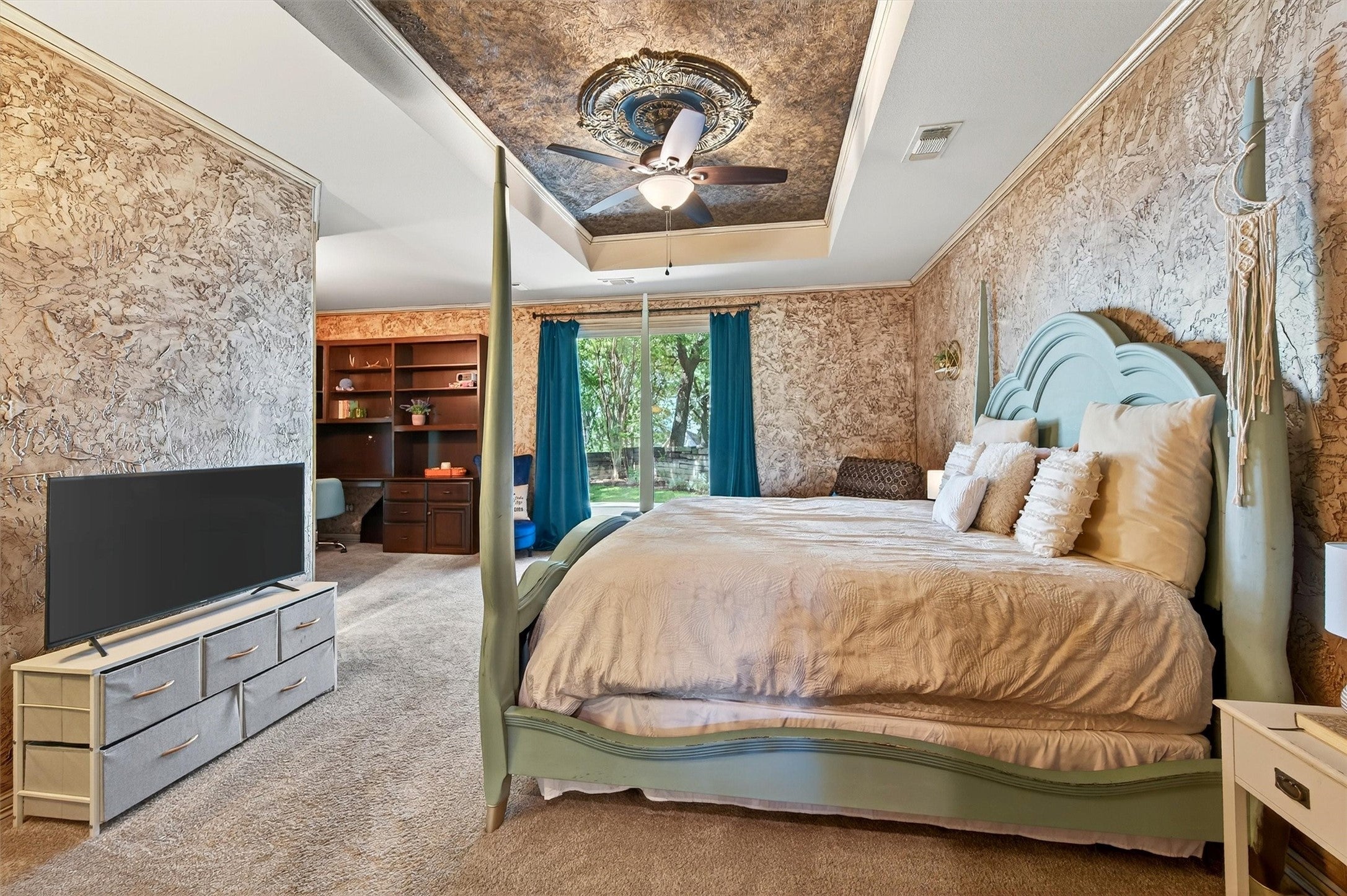 Pottsboro, Texas, 75076, United States, 5 Bedrooms Bedrooms, ,6 BathroomsBathrooms,Residential,Active,1953378