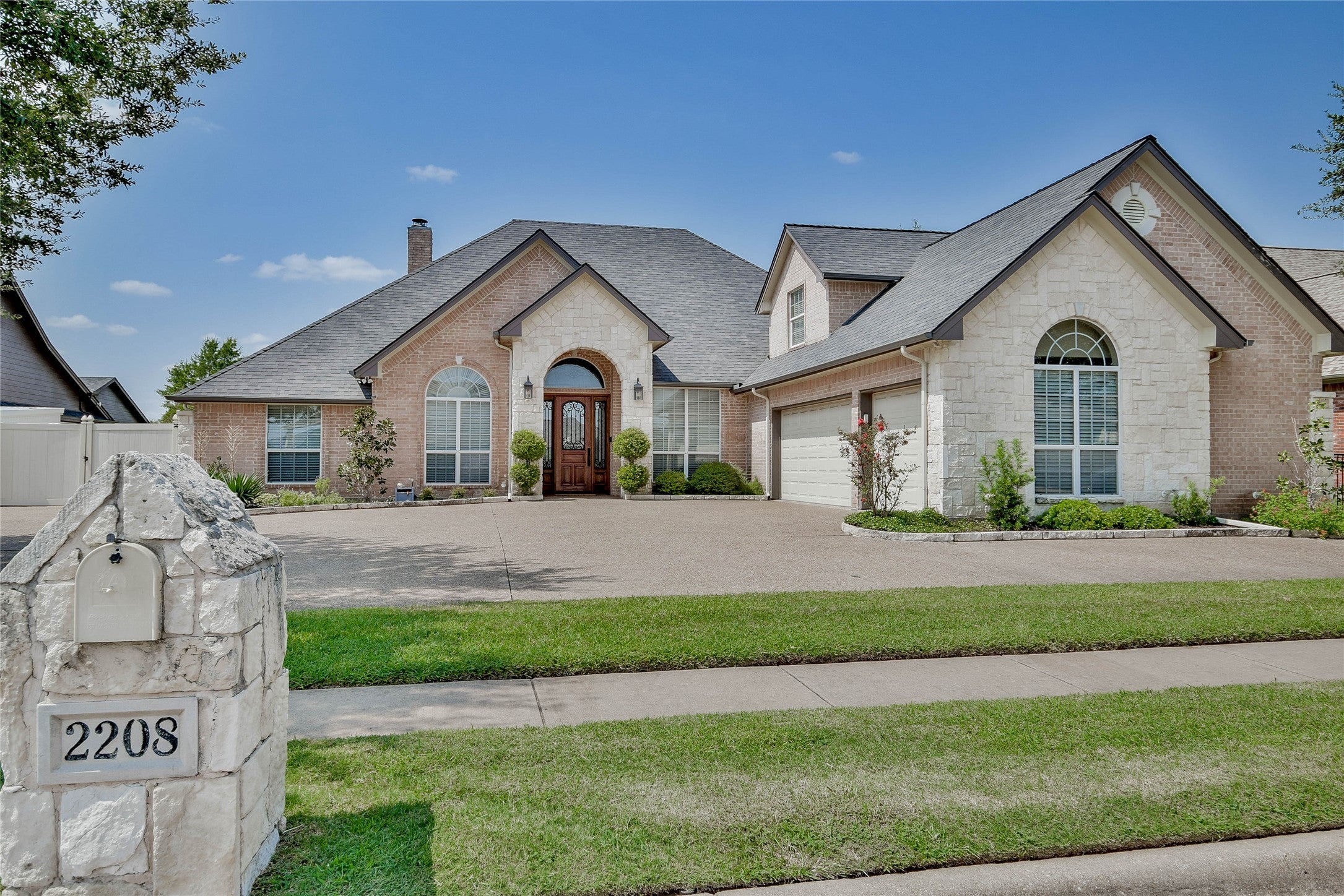Granbury, Texas, 76048, United States, 3 Bedrooms Bedrooms, ,3 BathroomsBathrooms,Residential,Active,1943796