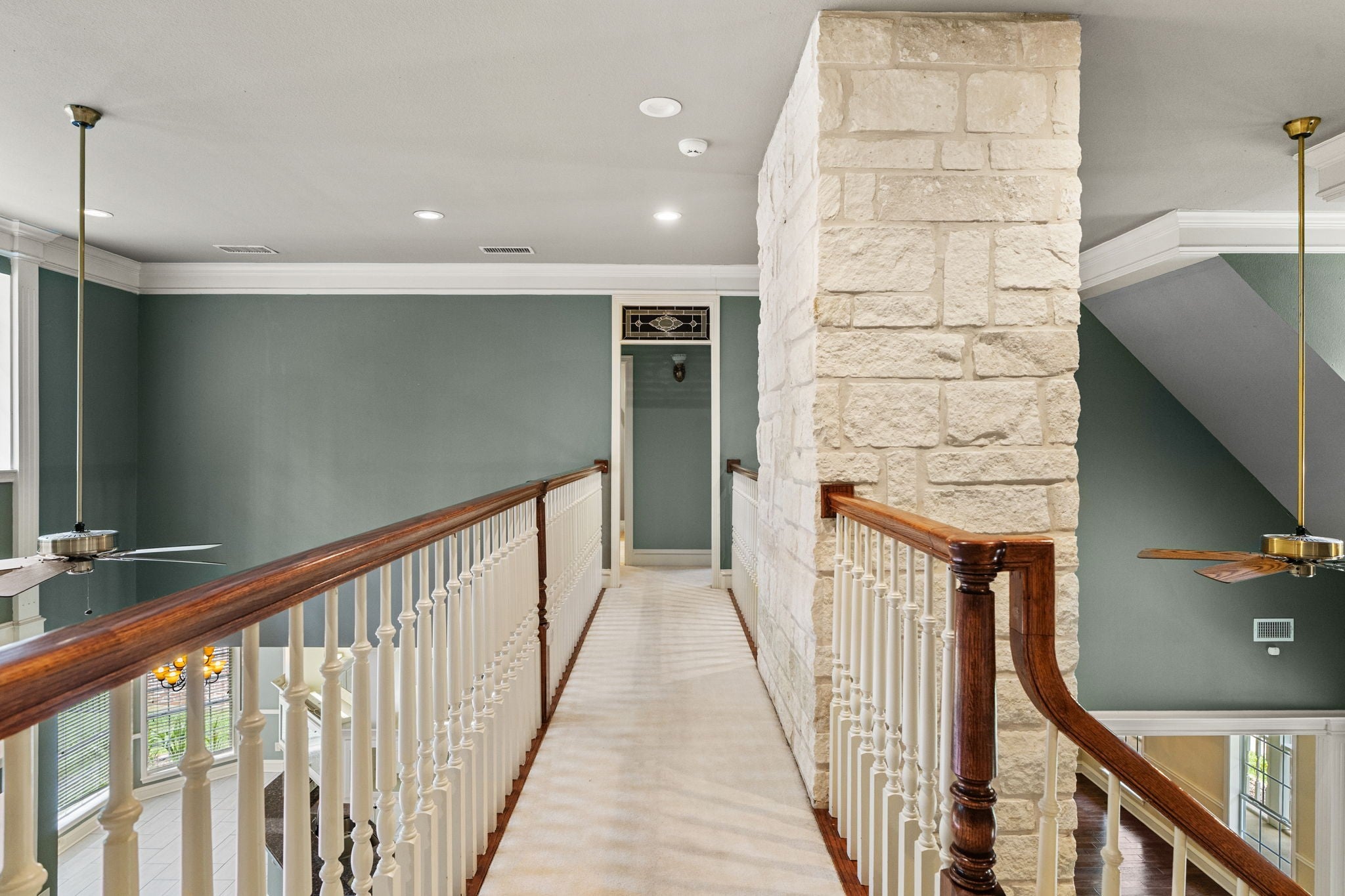 Tyler, Texas, 75703, United States, 3 Bedrooms Bedrooms, ,5 BathroomsBathrooms,Residential,Active,1892605