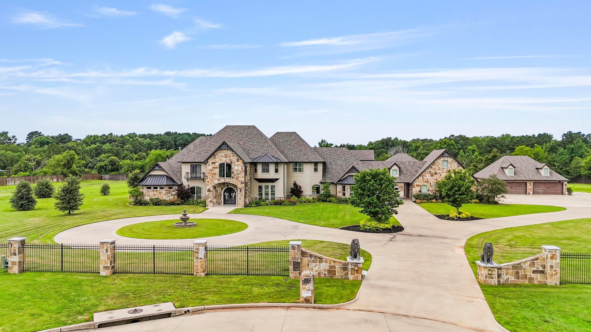 Tyler, Texas, 75703, United States, ,9 BathroomsBathrooms,Residential,Active,1899924