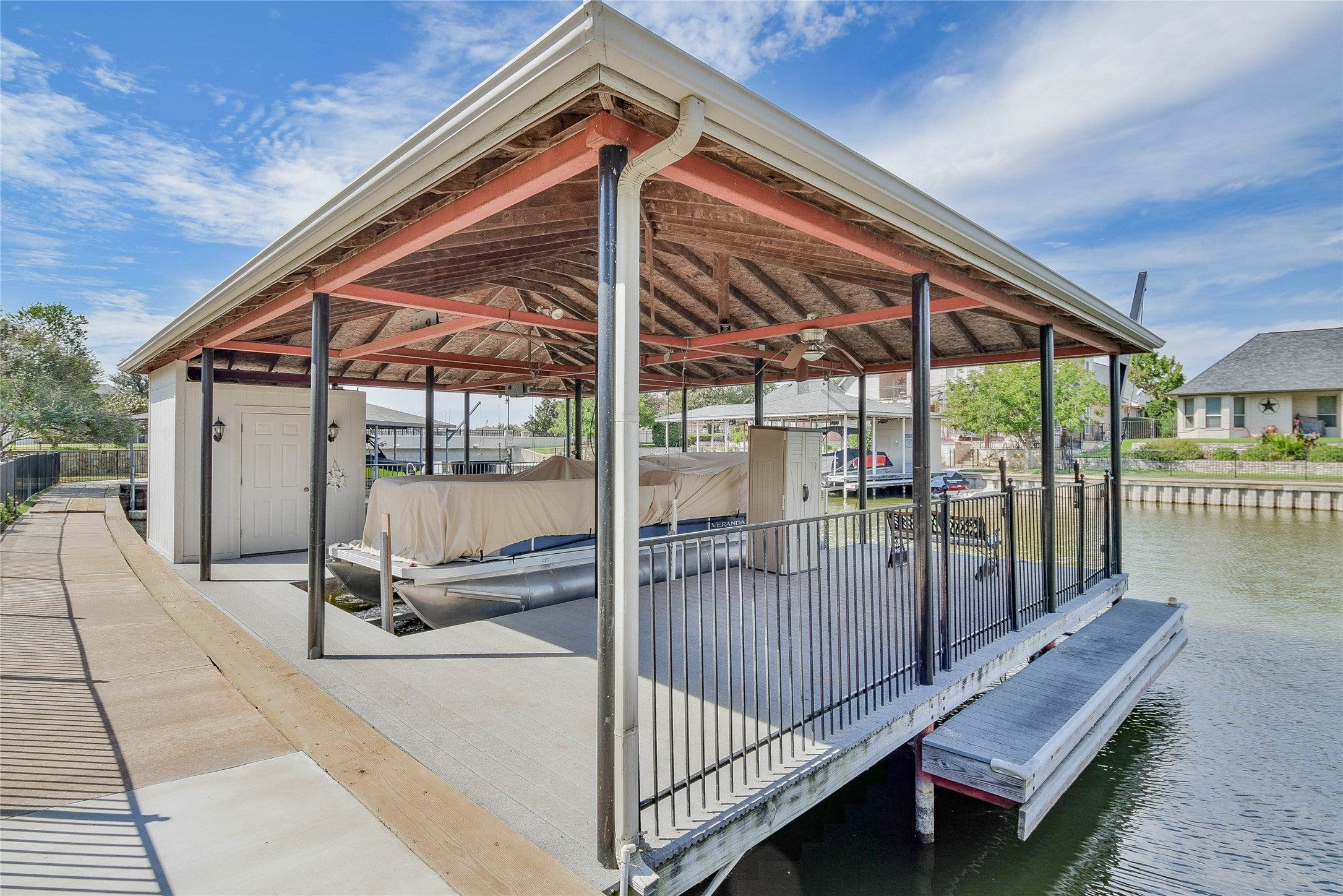 Granbury, Texas, 76048, United States, 4 Bedrooms Bedrooms, ,4 BathroomsBathrooms,Residential,Active,1967289