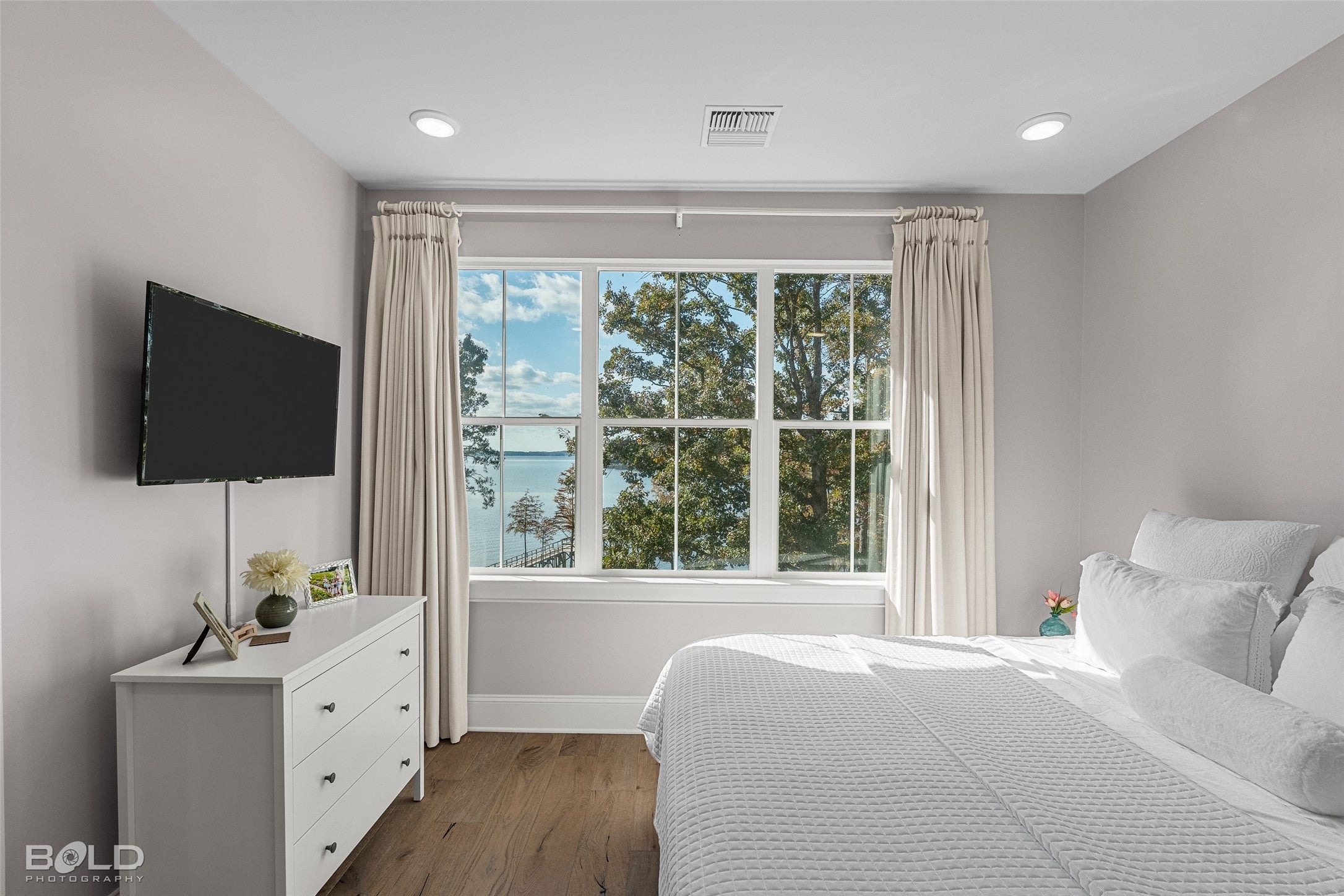 Many, Louisiana, 71449, United States, 3 Bedrooms Bedrooms, ,4 BathroomsBathrooms,Residential,Active,1993970