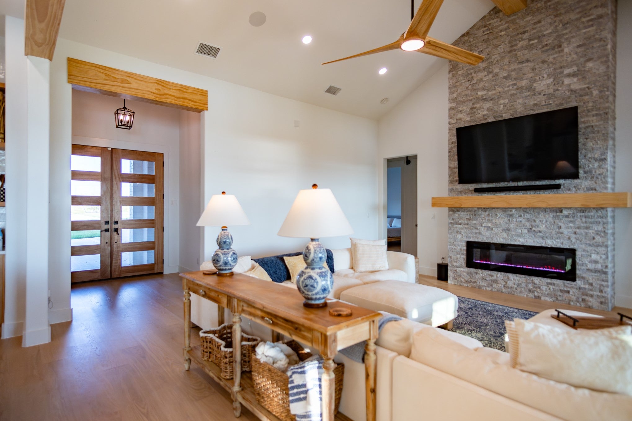 Honey Grove, Texas, 75446, United States, 5 Bedrooms Bedrooms, ,5 BathroomsBathrooms,Residential,Active,1944271