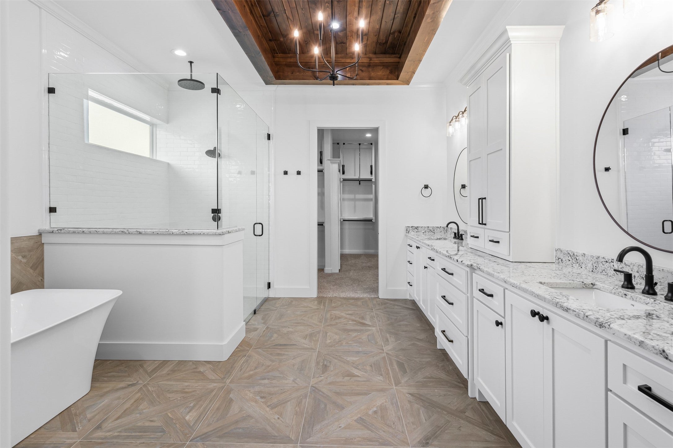 Granbury, Texas, 76048, United States, 5 Bedrooms Bedrooms, ,7 BathroomsBathrooms,Residential,Active,1909834