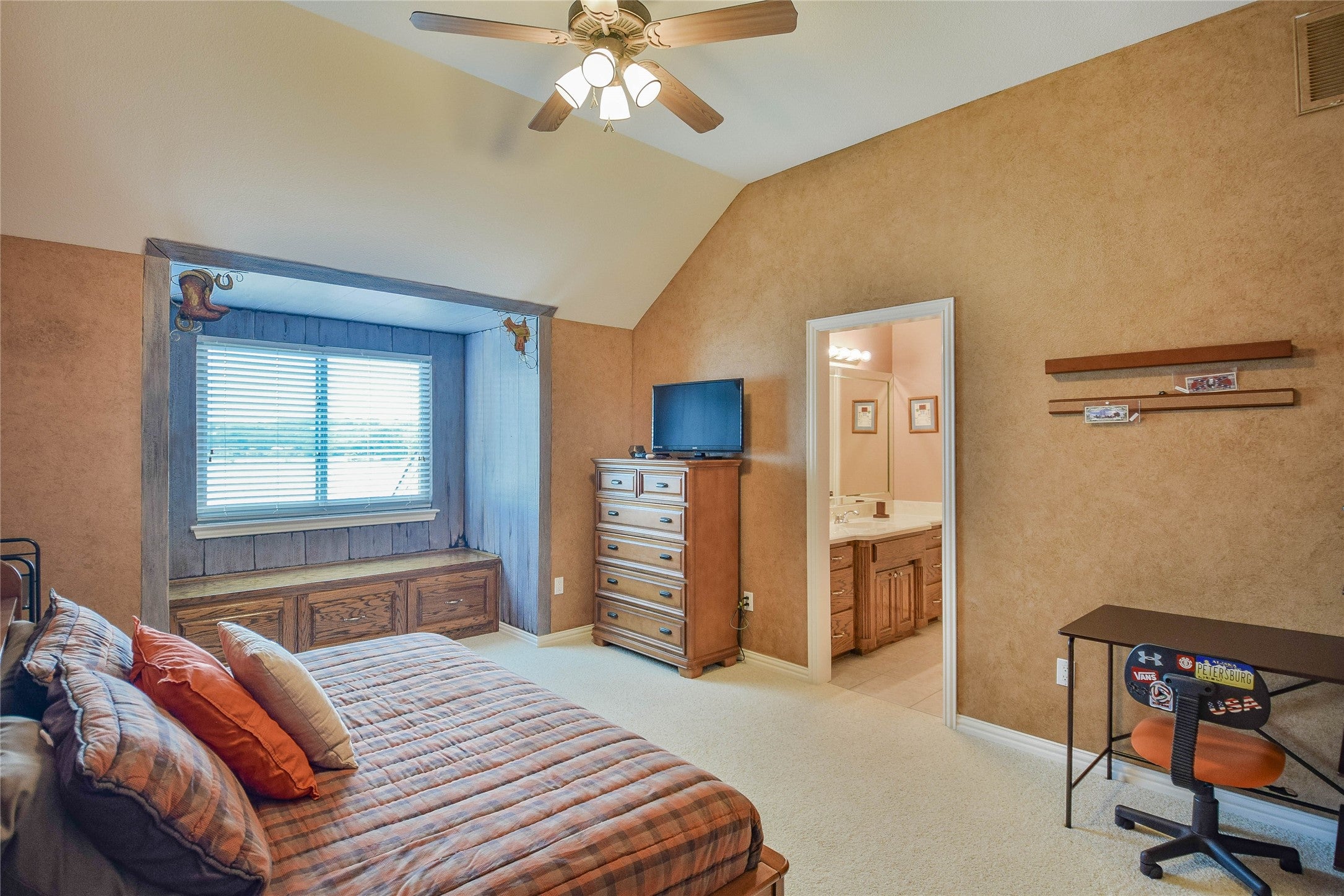 Granbury, Texas, 76048, United States, ,5 BathroomsBathrooms,Residential,Active,1799390