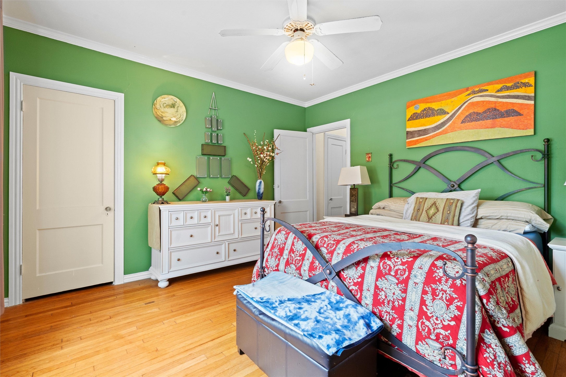Dallas, Texas, 75219, United States, 6 Bedrooms Bedrooms, ,2 BathroomsBathrooms,Residential,Active,1808211