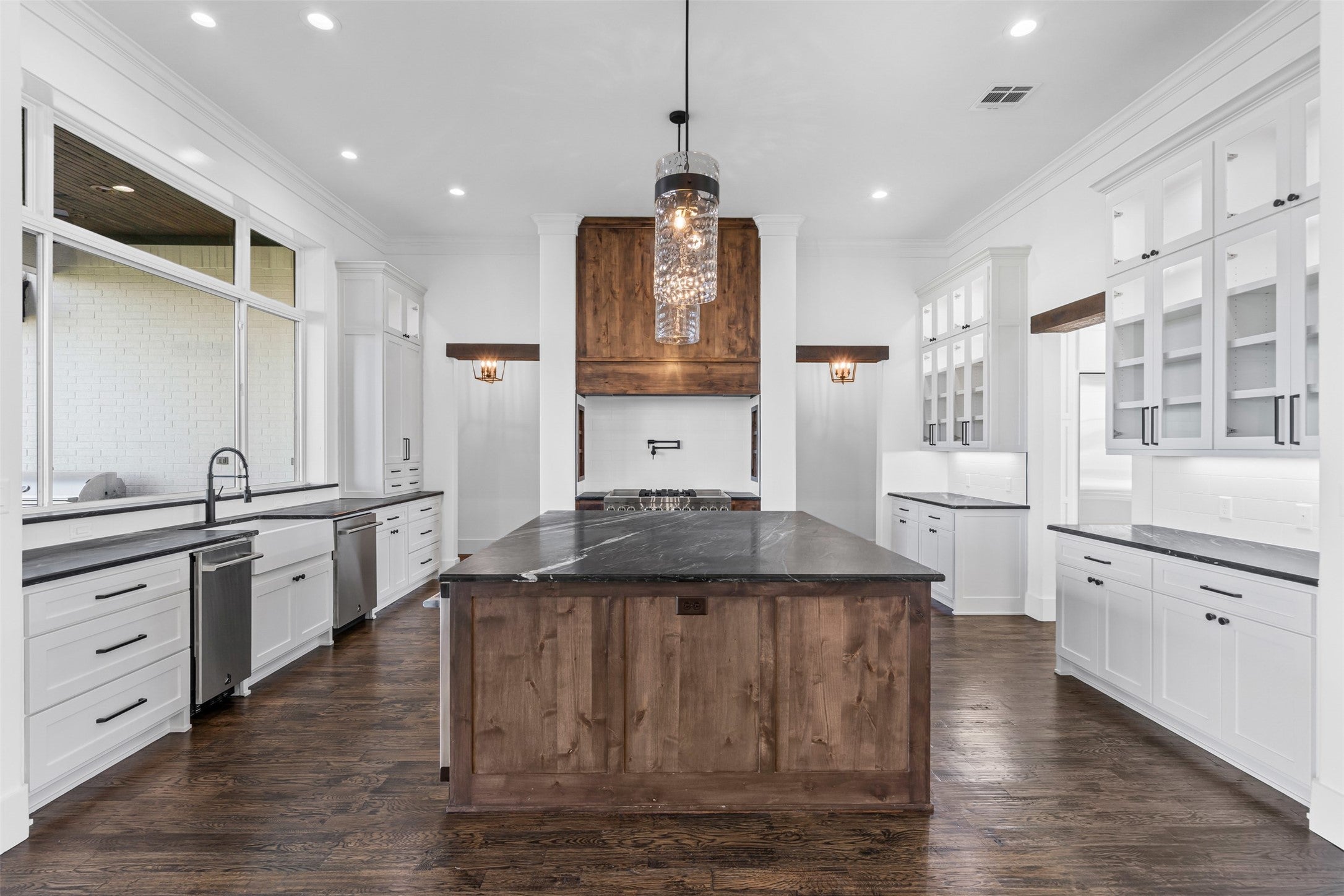 Granbury, Texas, 76048, United States, 5 Bedrooms Bedrooms, ,7 BathroomsBathrooms,Residential,Active,1909834