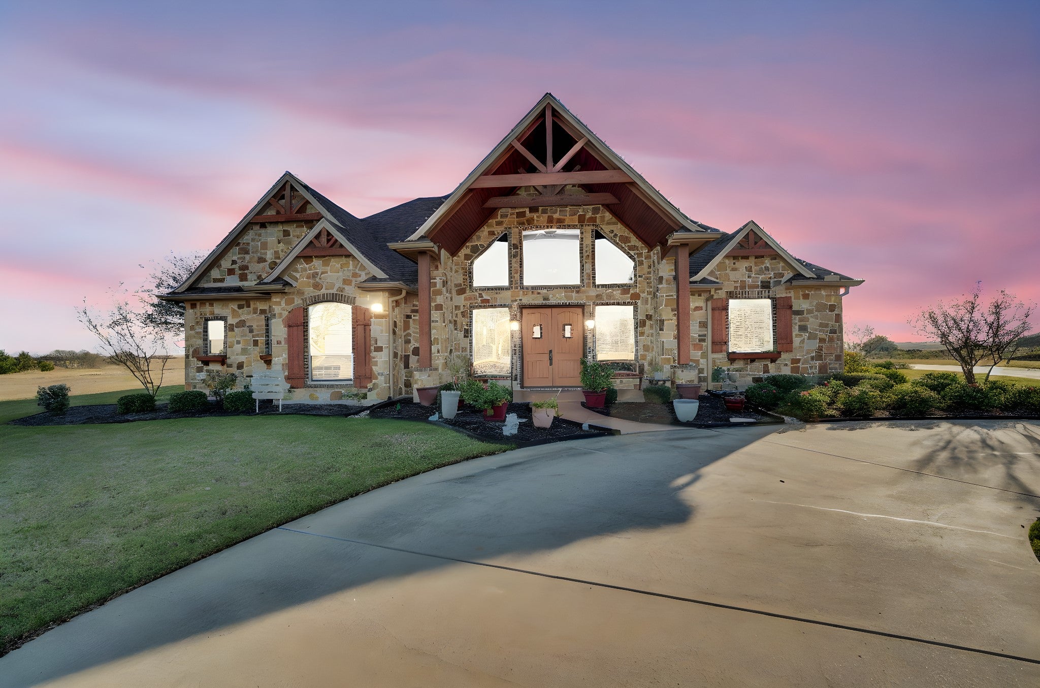 Waxahachie, Texas, 75165, United States, 3 Bedrooms Bedrooms, ,3 BathroomsBathrooms,Residential,Active,2001358