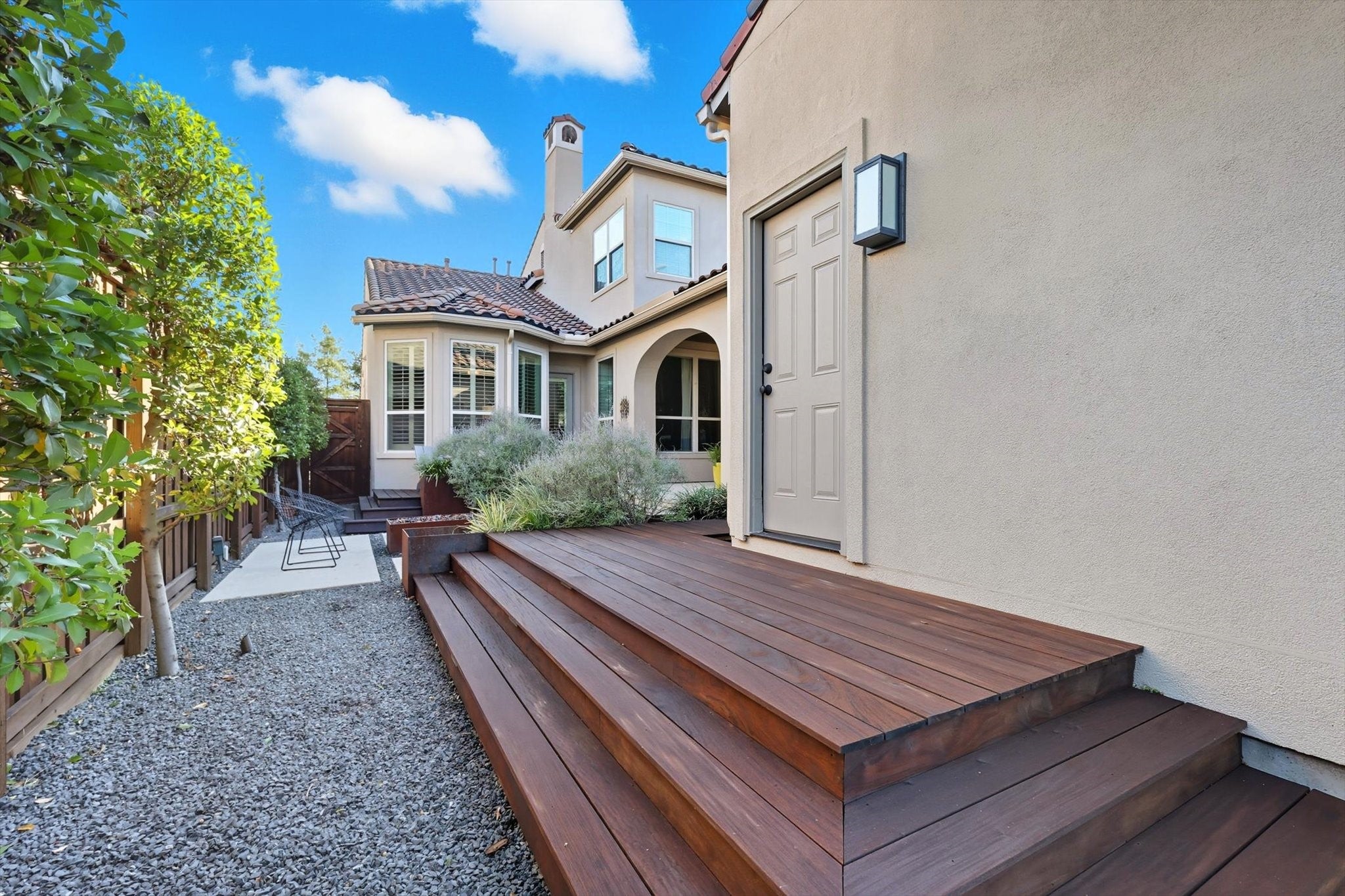 Carrollton, Texas, 75010, United States, 4 Bedrooms Bedrooms, ,7 BathroomsBathrooms,Residential,Active,1960128