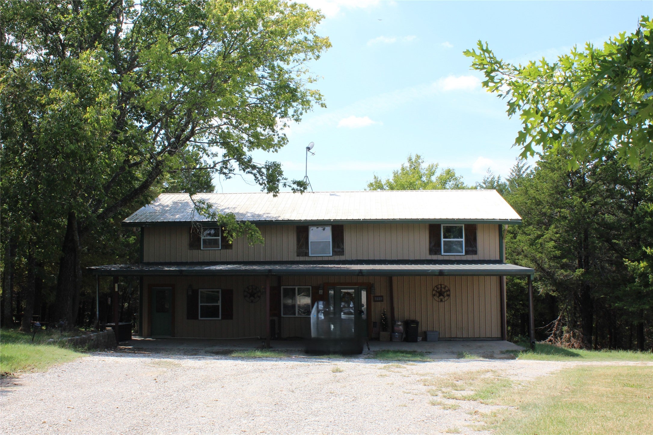Bonham, Texas, 75418, United States, 9 Bedrooms Bedrooms, ,6 BathroomsBathrooms,Residential,Active,1988719