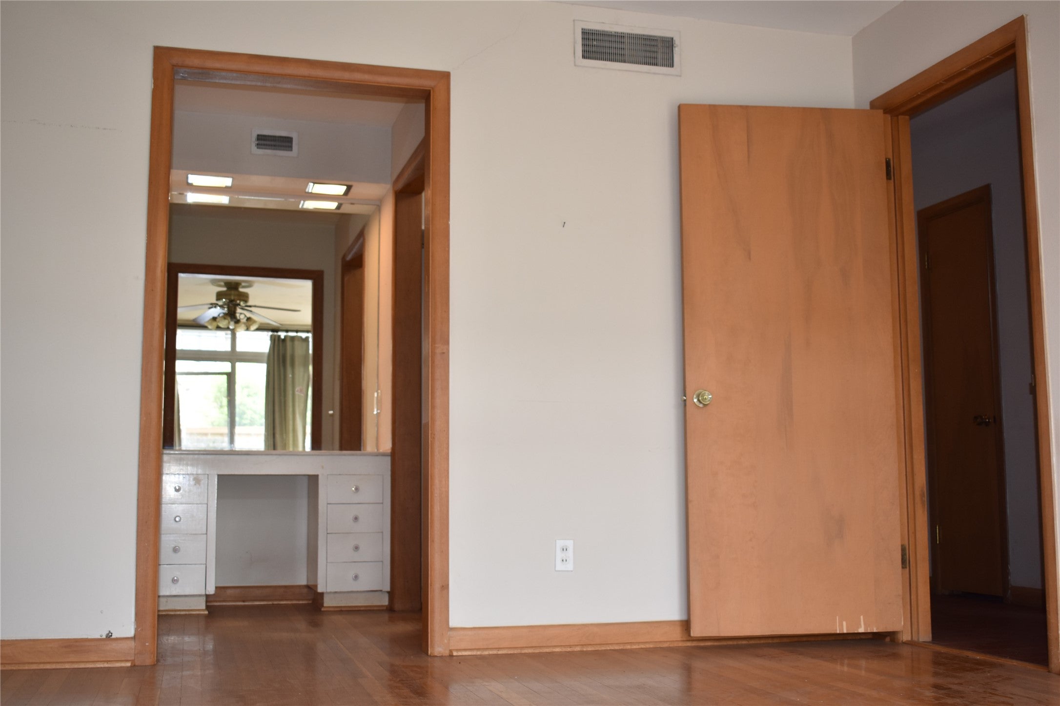 Dallas, Texas, 75225, United States, 4 Bedrooms Bedrooms, ,4 BathroomsBathrooms,Residential,Active,1922674