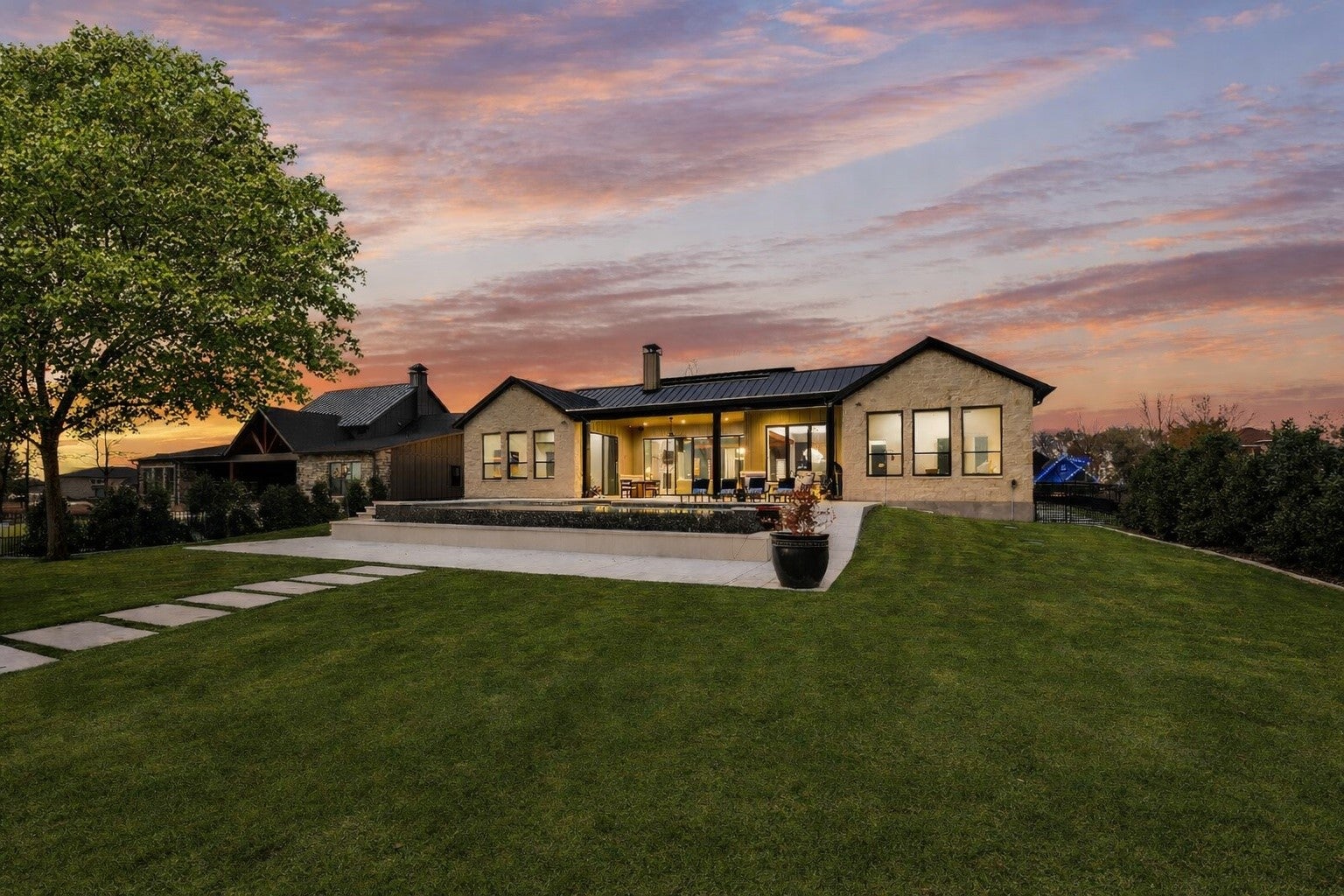 Corsicana, Texas, 75109, United States, 4 Bedrooms Bedrooms, ,5 BathroomsBathrooms,Residential,Active,2009808