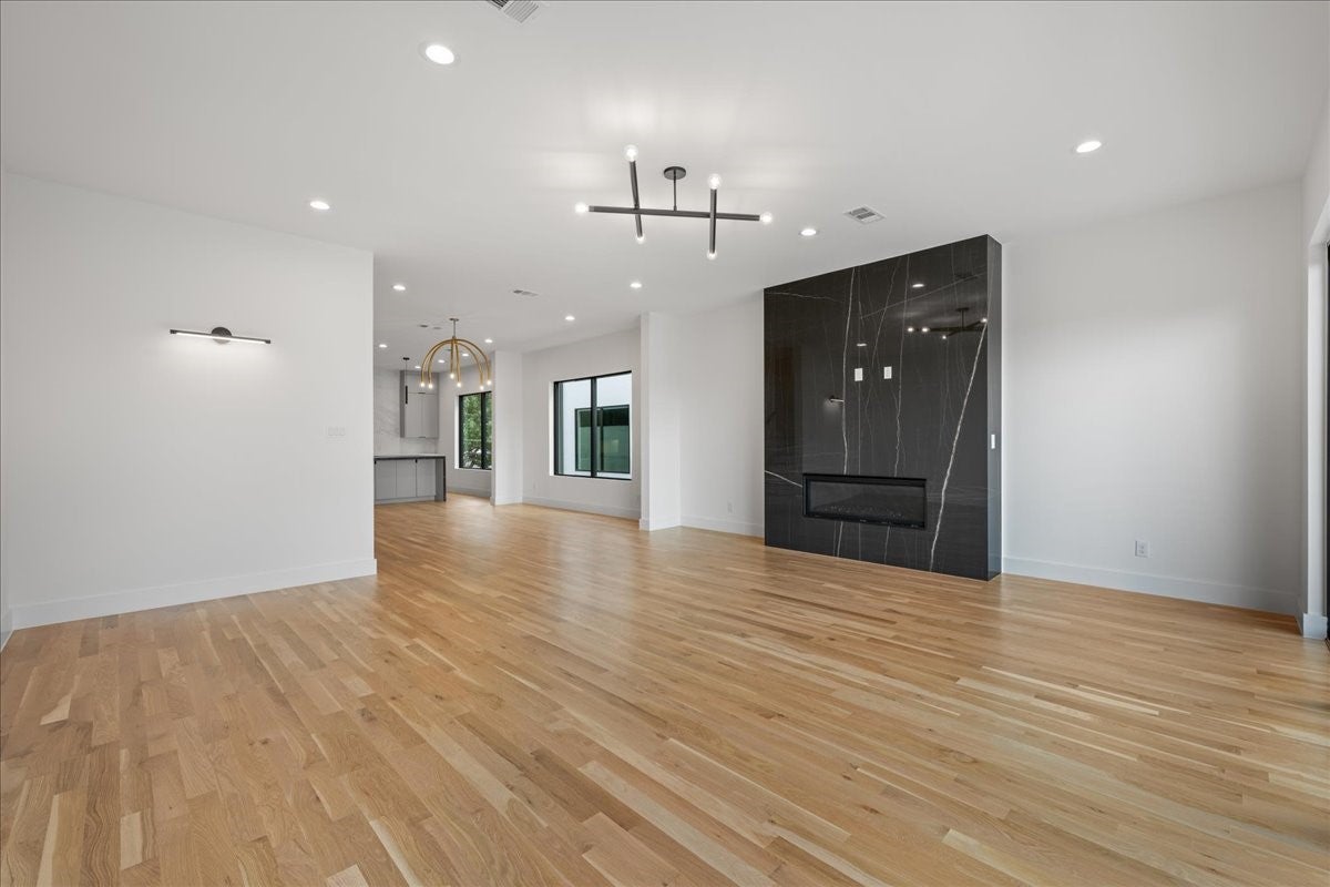 Dallas, Texas, 75204, United States, 4 Bedrooms Bedrooms, ,4 BathroomsBathrooms,Residential,Active,1929655