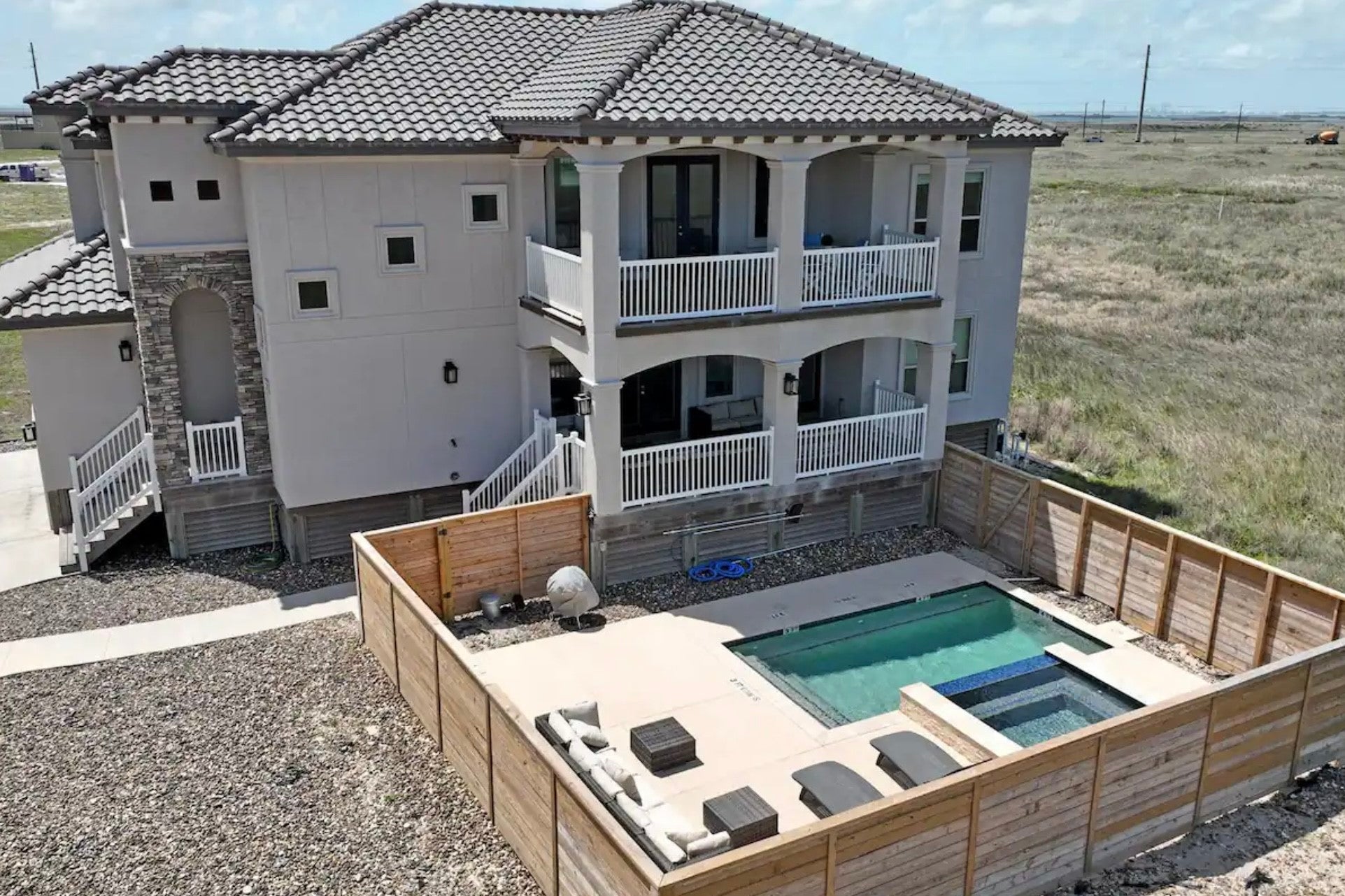 Port Aransas, Texas, 78373, United States, 4 Bedrooms Bedrooms, ,4 BathroomsBathrooms,Residential,Active,1910137