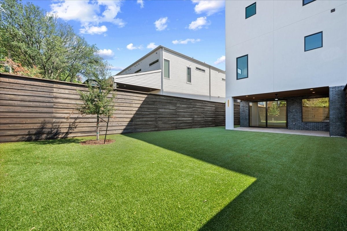 Dallas, Texas, 75204, United States, 4 Bedrooms Bedrooms, ,4 BathroomsBathrooms,Residential,Active,1929655