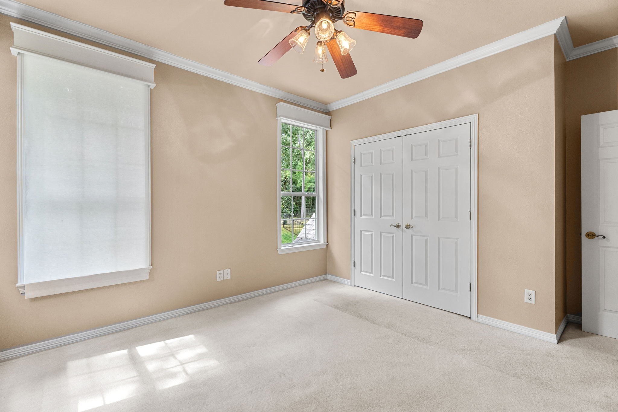 Tyler, Texas, 75703, United States, 3 Bedrooms Bedrooms, ,5 BathroomsBathrooms,Residential,Active,1892605