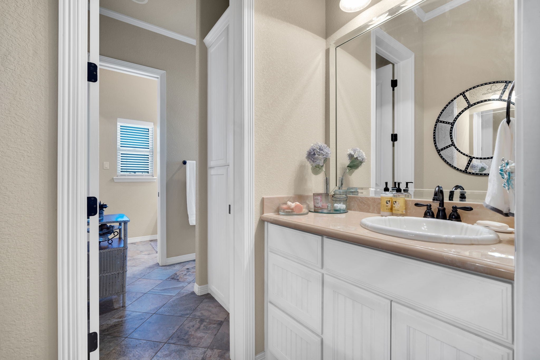 Waxahachie, Texas, 75165, United States, 3 Bedrooms Bedrooms, ,3 BathroomsBathrooms,Residential,Active,2001358