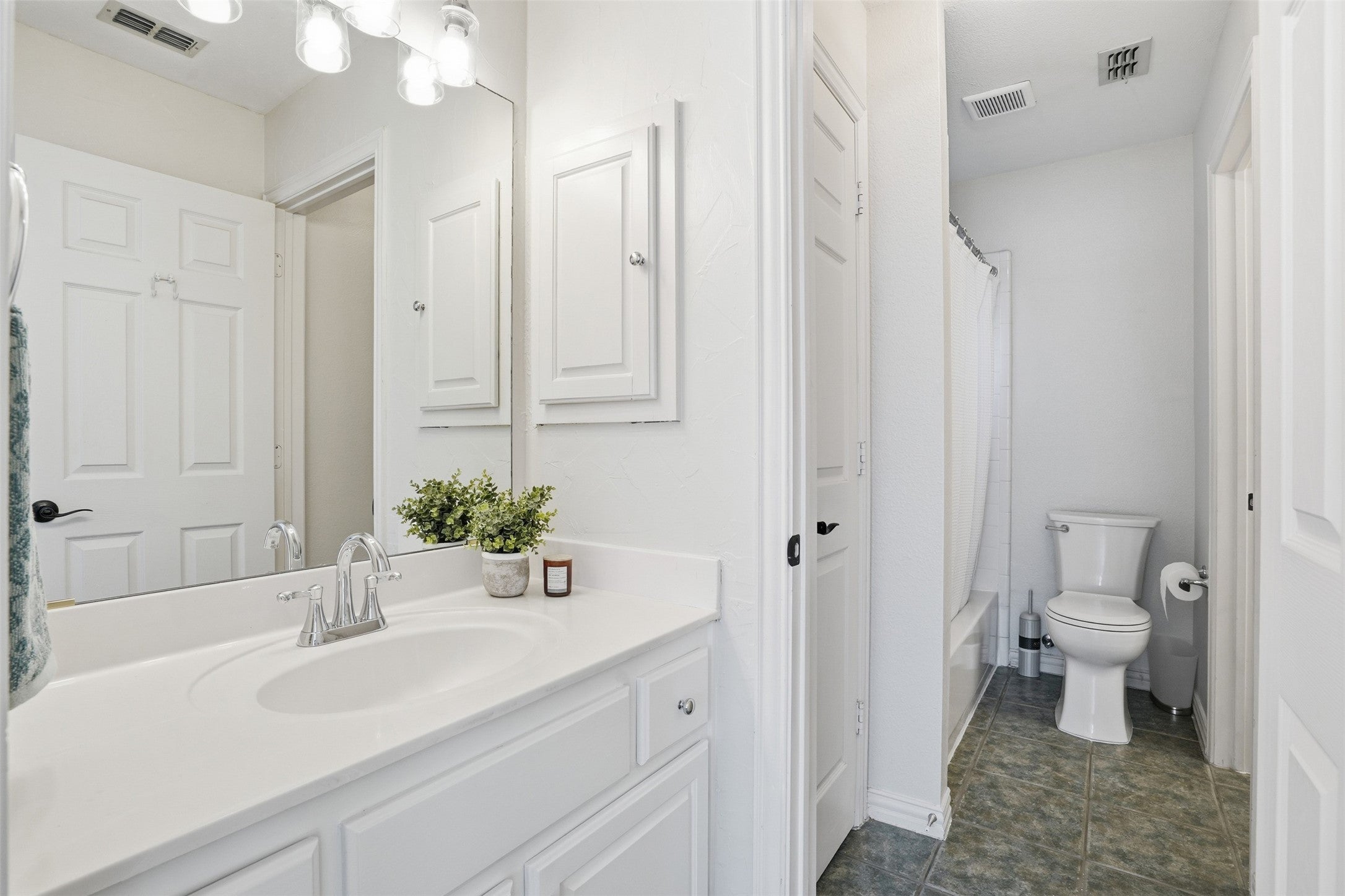 Southlake, Texas, 76092, United States, 5 Bedrooms Bedrooms, ,4 BathroomsBathrooms,Residential,Active,2008272