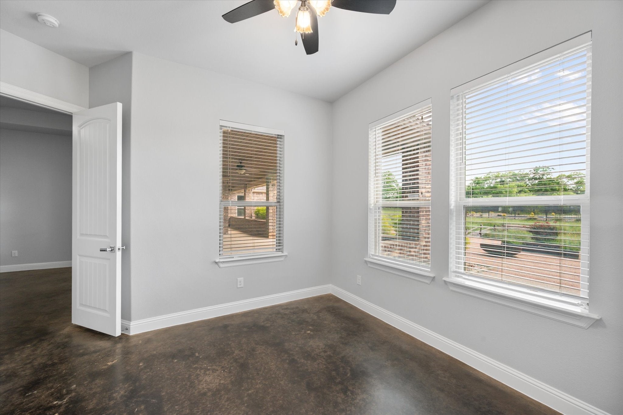 Mansfield, Texas, 76063, United States, 5 Bedrooms Bedrooms, ,6 BathroomsBathrooms,Residential,Contingent,1799362