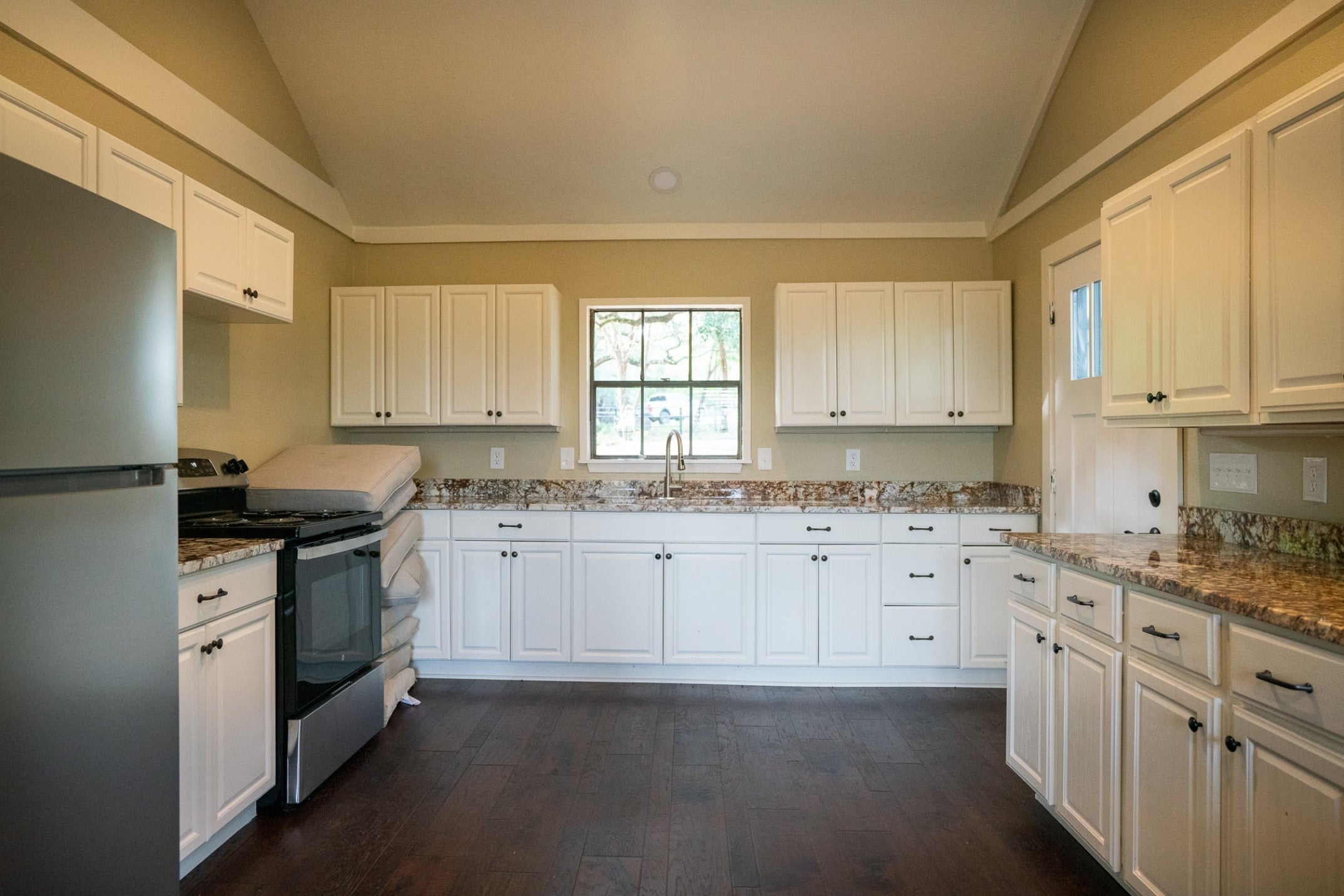 Boerne, Texas, 78006, United States, 4 Bedrooms Bedrooms, ,3 BathroomsBathrooms,Residential,Active,1900412