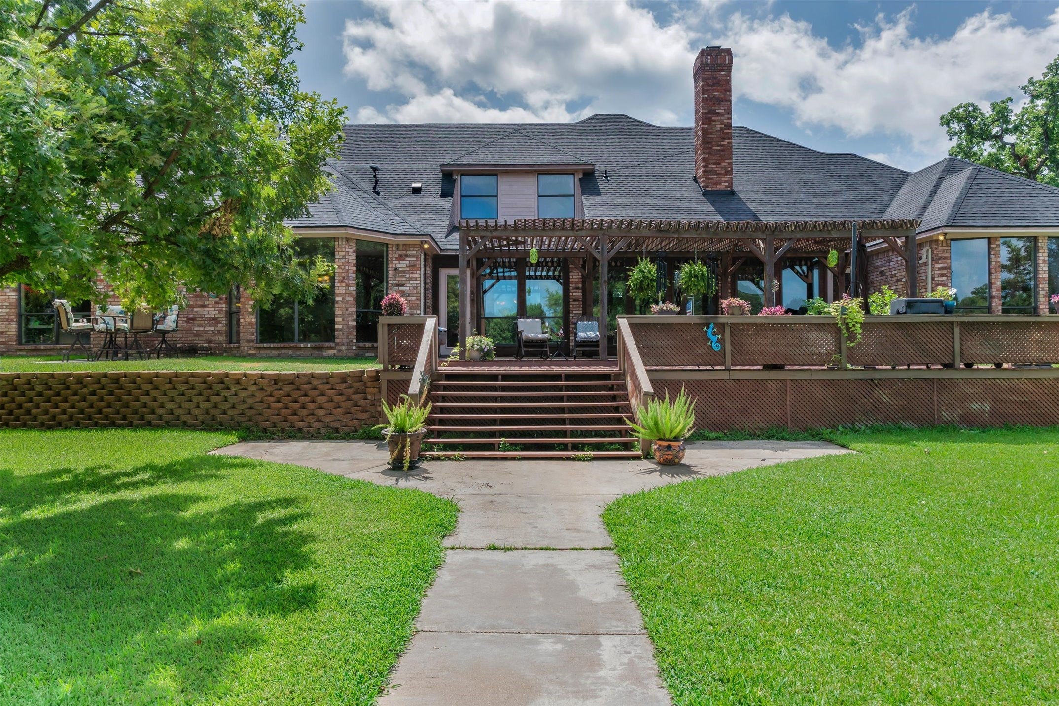 Mabank, Texas, 75156, United States, 5 Bedrooms Bedrooms, ,6 BathroomsBathrooms,Residential,Active,1894194