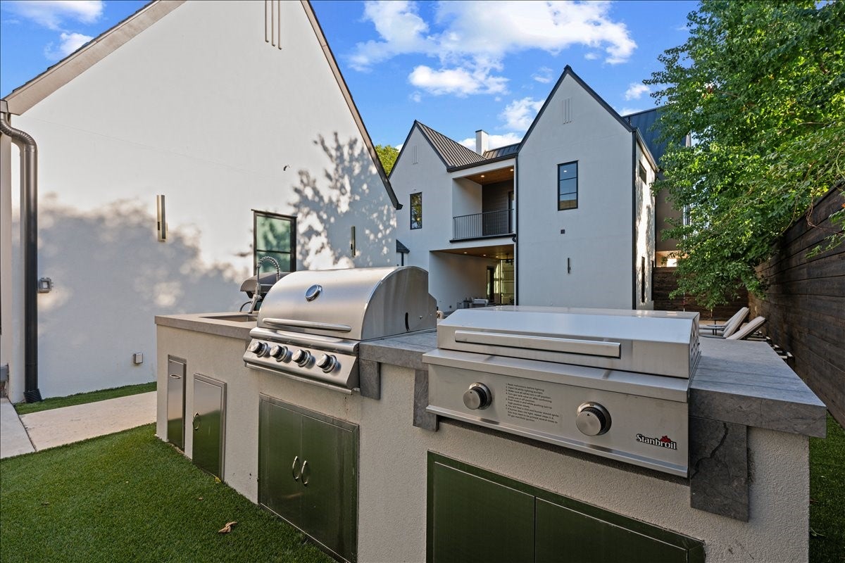 Dallas, Texas, 75206, United States, 4 Bedrooms Bedrooms, ,5 BathroomsBathrooms,Residential,Active,1967298