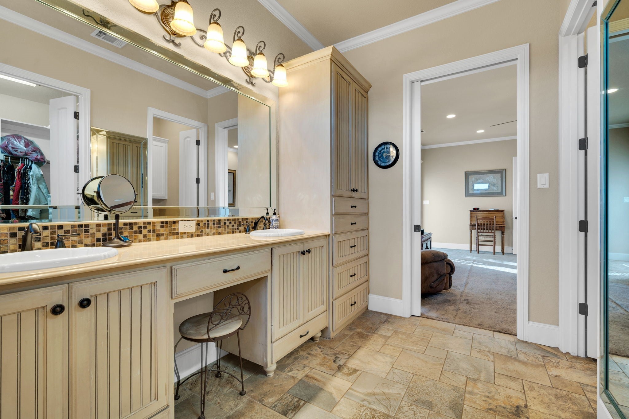 Waxahachie, Texas, 75165, United States, 3 Bedrooms Bedrooms, ,3 BathroomsBathrooms,Residential,Active,2001358