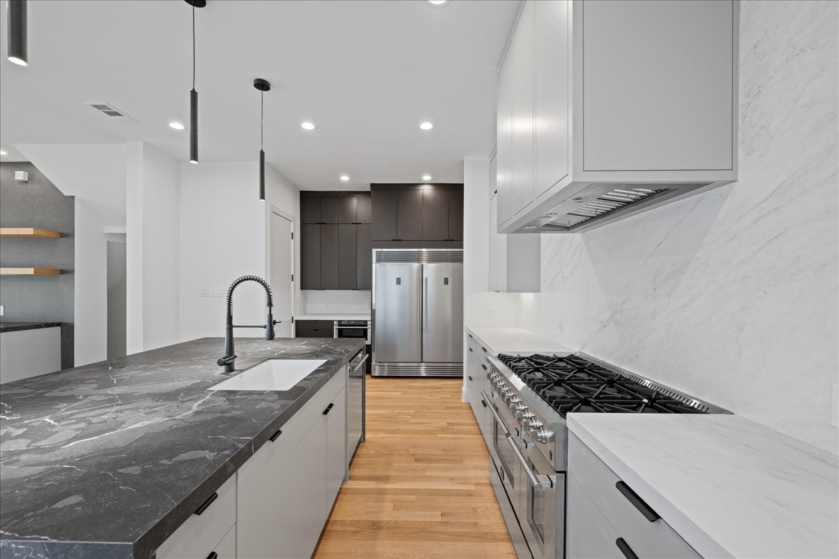 Dallas, Texas, 75204, United States, 4 Bedrooms Bedrooms, ,4 BathroomsBathrooms,Residential,Active,1929655