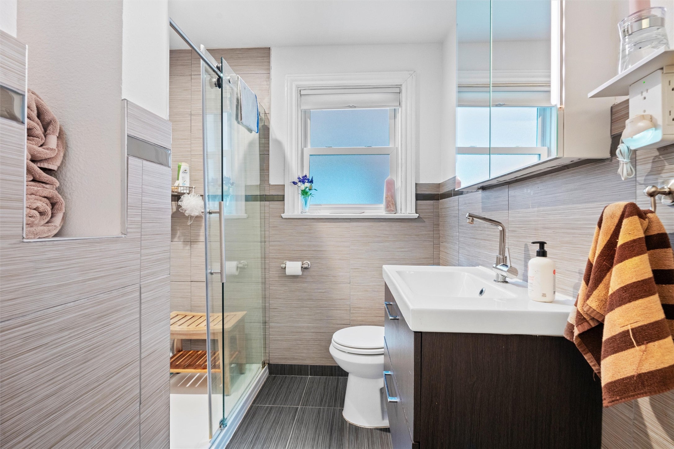Dallas, Texas, 75219, United States, 6 Bedrooms Bedrooms, ,2 BathroomsBathrooms,Residential,Active,1808211