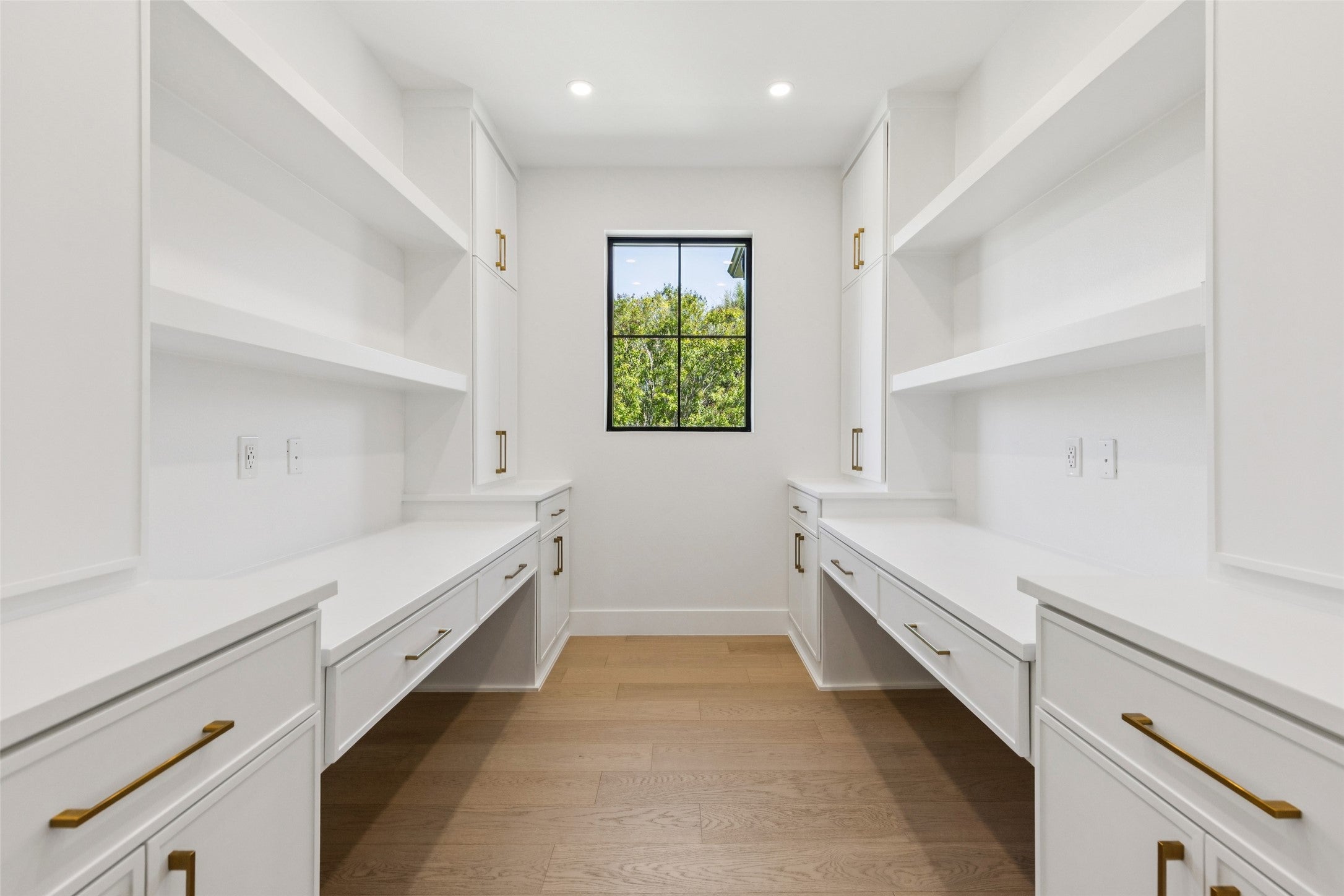 Dallas, Texas, 75229, United States, 5 Bedrooms Bedrooms, ,5 BathroomsBathrooms,Residential,Active,1944089