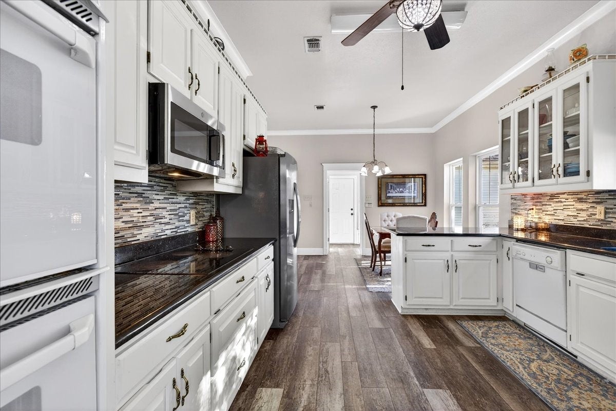 Scurry, Texas, 75158, United States, 4 Bedrooms Bedrooms, ,3 BathroomsBathrooms,Residential,Active,2007195