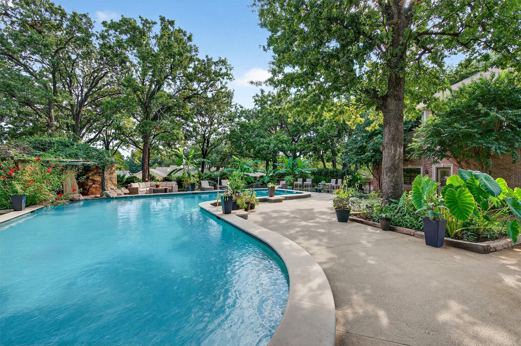 Pottsboro, Texas, 75076, United States, 5 Bedrooms Bedrooms, ,6 BathroomsBathrooms,Residential,Active,1953378