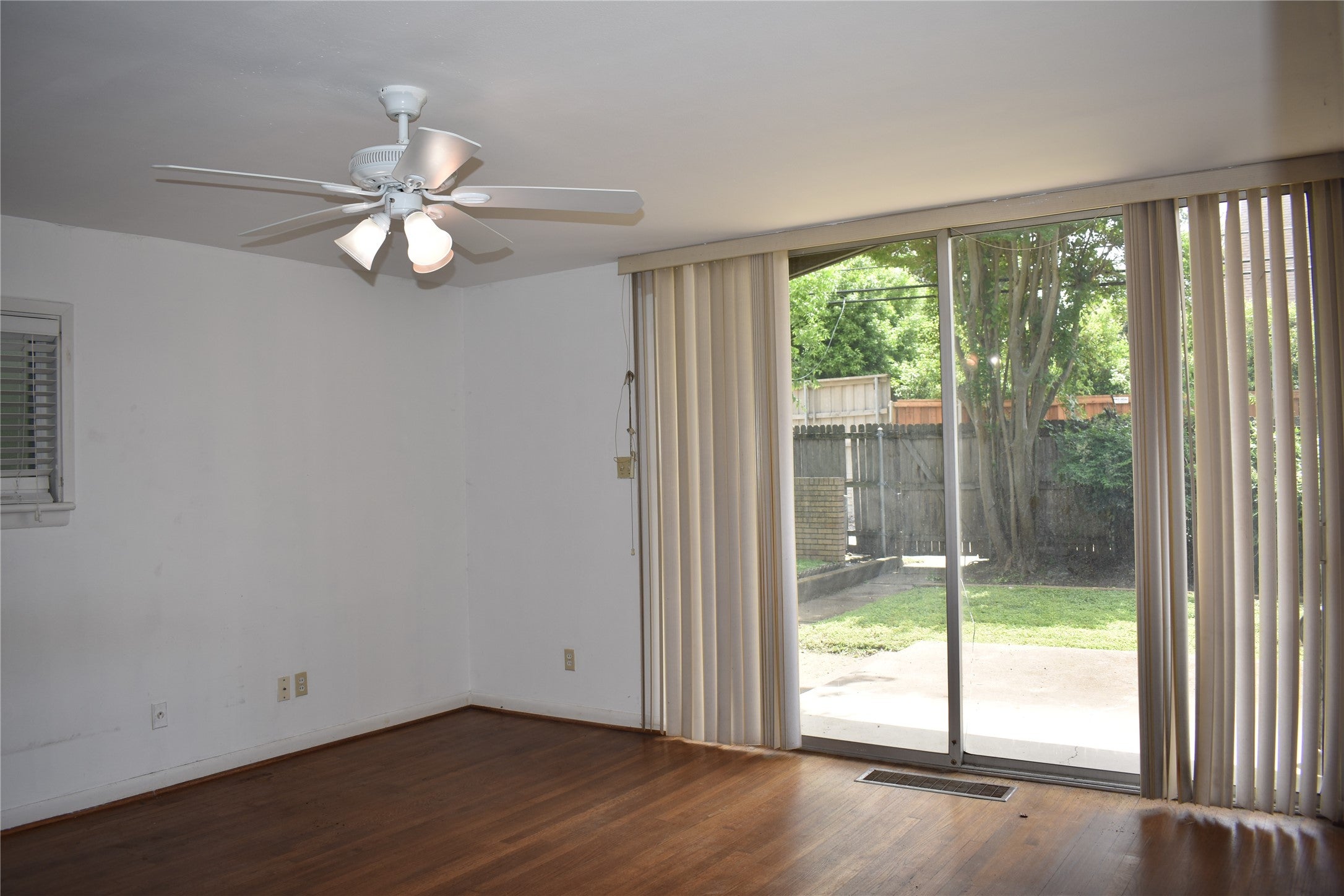 Dallas, Texas, 75225, United States, 4 Bedrooms Bedrooms, ,4 BathroomsBathrooms,Residential,Active,1922674