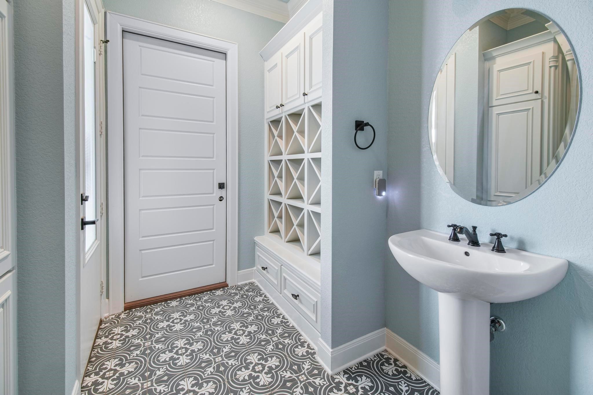 Tyler, Texas, 75703, United States, ,9 BathroomsBathrooms,Residential,Active,1899924