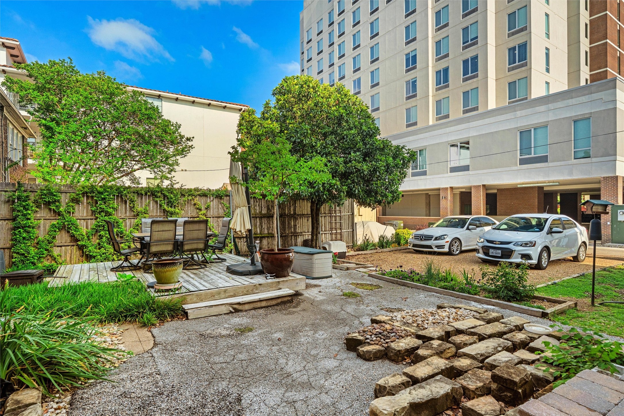 Dallas, Texas, 75219, United States, 6 Bedrooms Bedrooms, ,2 BathroomsBathrooms,Residential,Active,1808211
