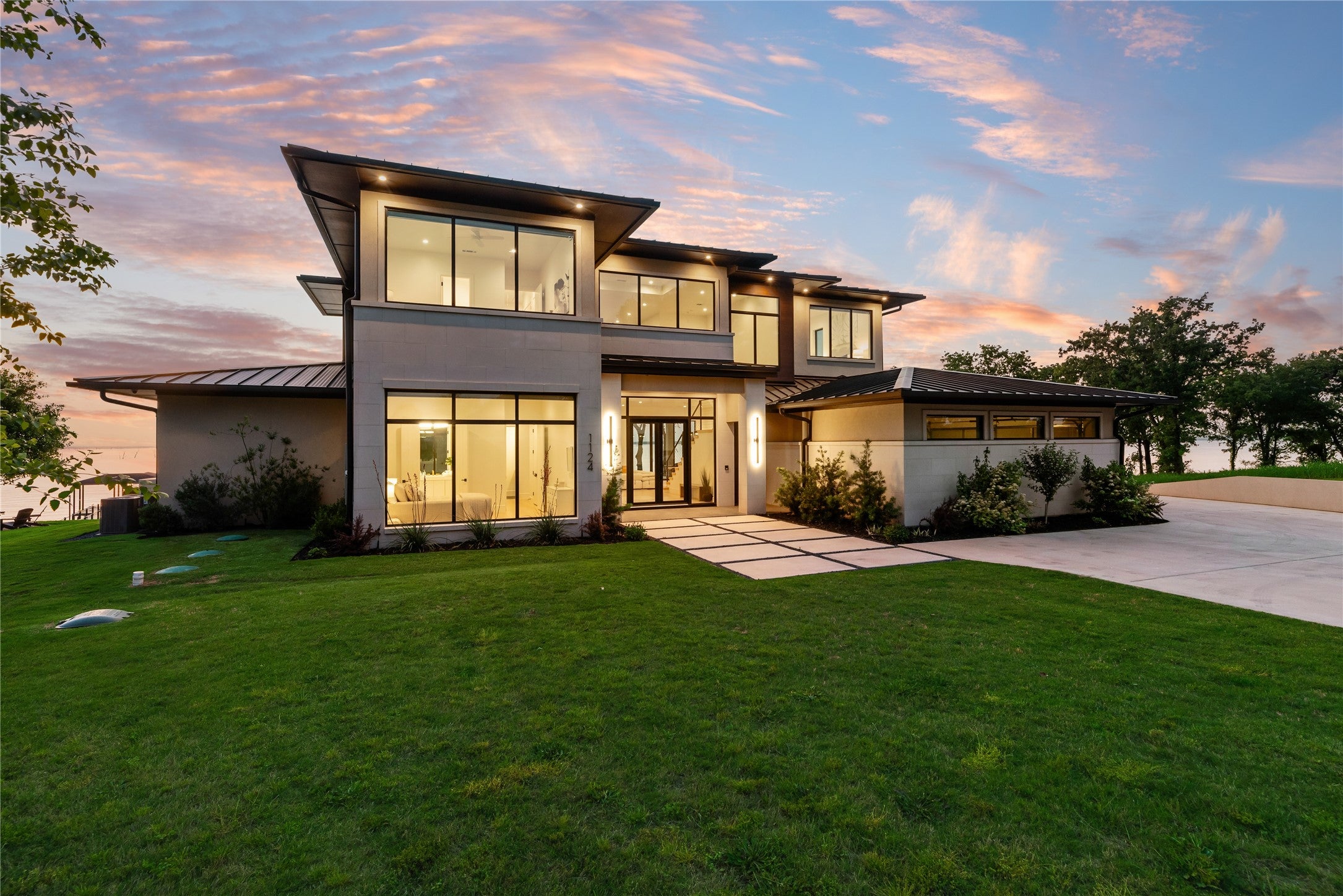 Streetman, Texas, 75859, United States, 5 Bedrooms Bedrooms, ,7 BathroomsBathrooms,Residential,Active,1988712