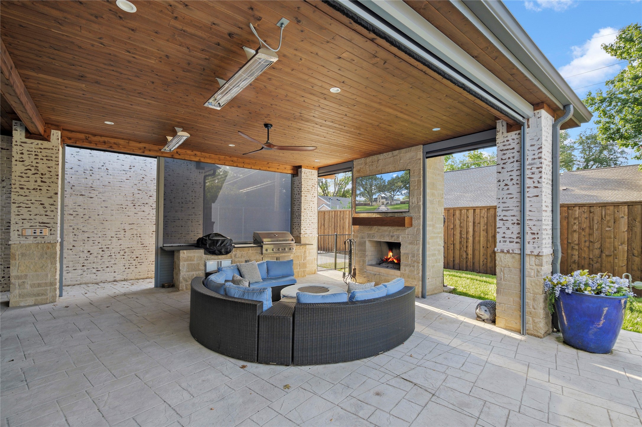 Dallas, Texas, 75244, United States, 5 Bedrooms Bedrooms, ,7 BathroomsBathrooms,Residential,Active,1905372