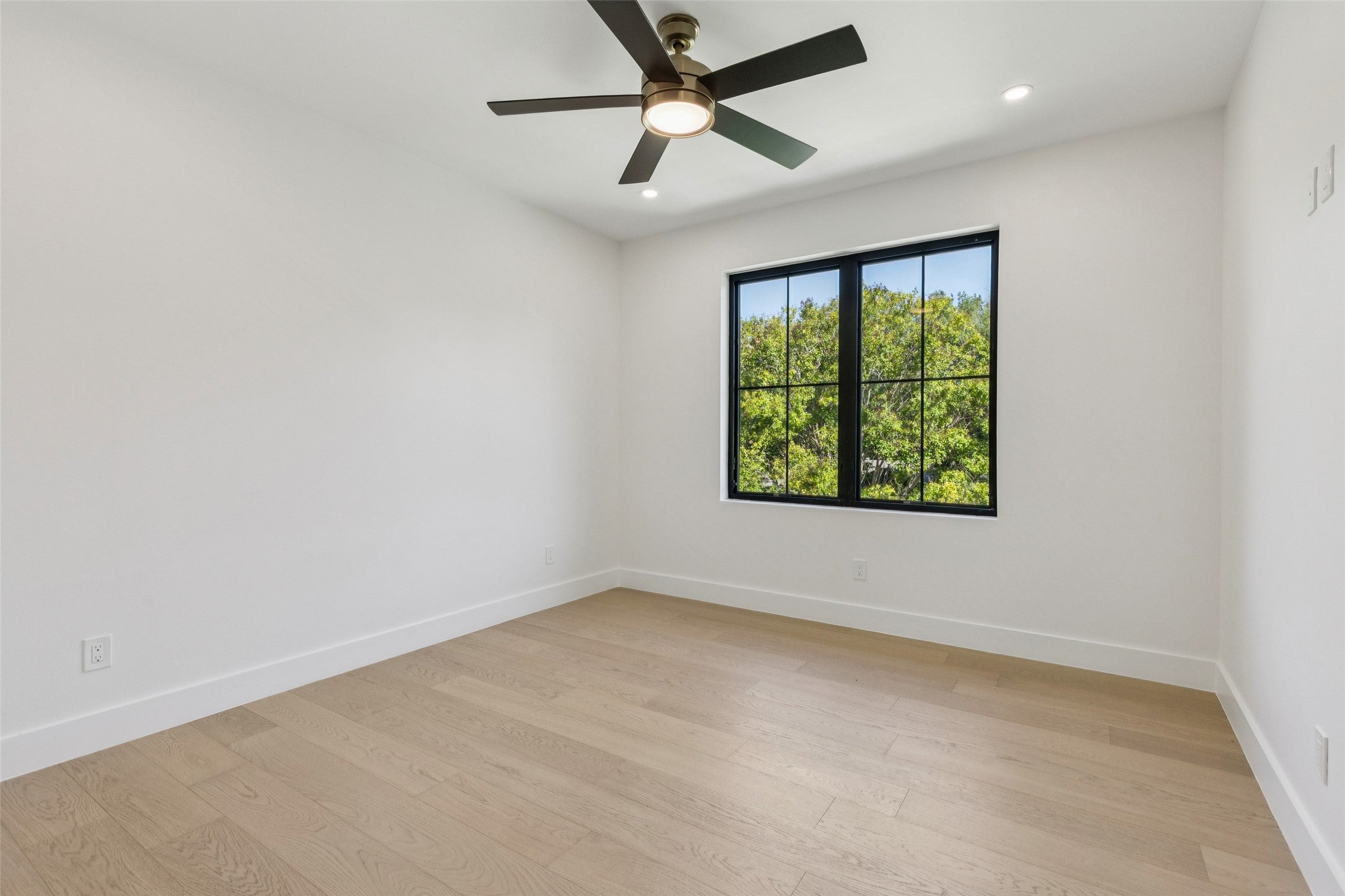 Dallas, Texas, 75229, United States, 5 Bedrooms Bedrooms, ,5 BathroomsBathrooms,Residential,Active,1944089