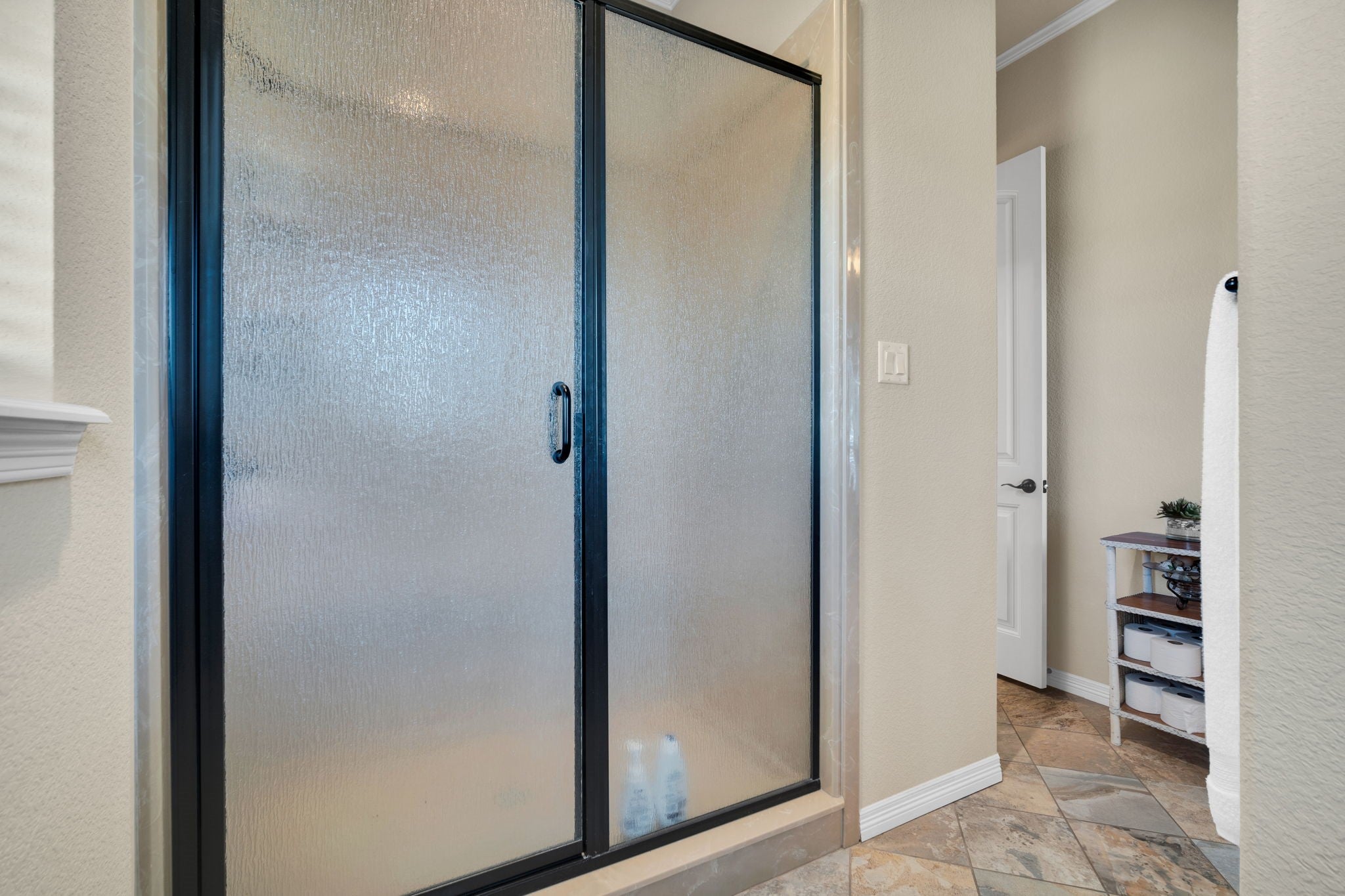 Waxahachie, Texas, 75165, United States, 3 Bedrooms Bedrooms, ,3 BathroomsBathrooms,Residential,Active,2001358